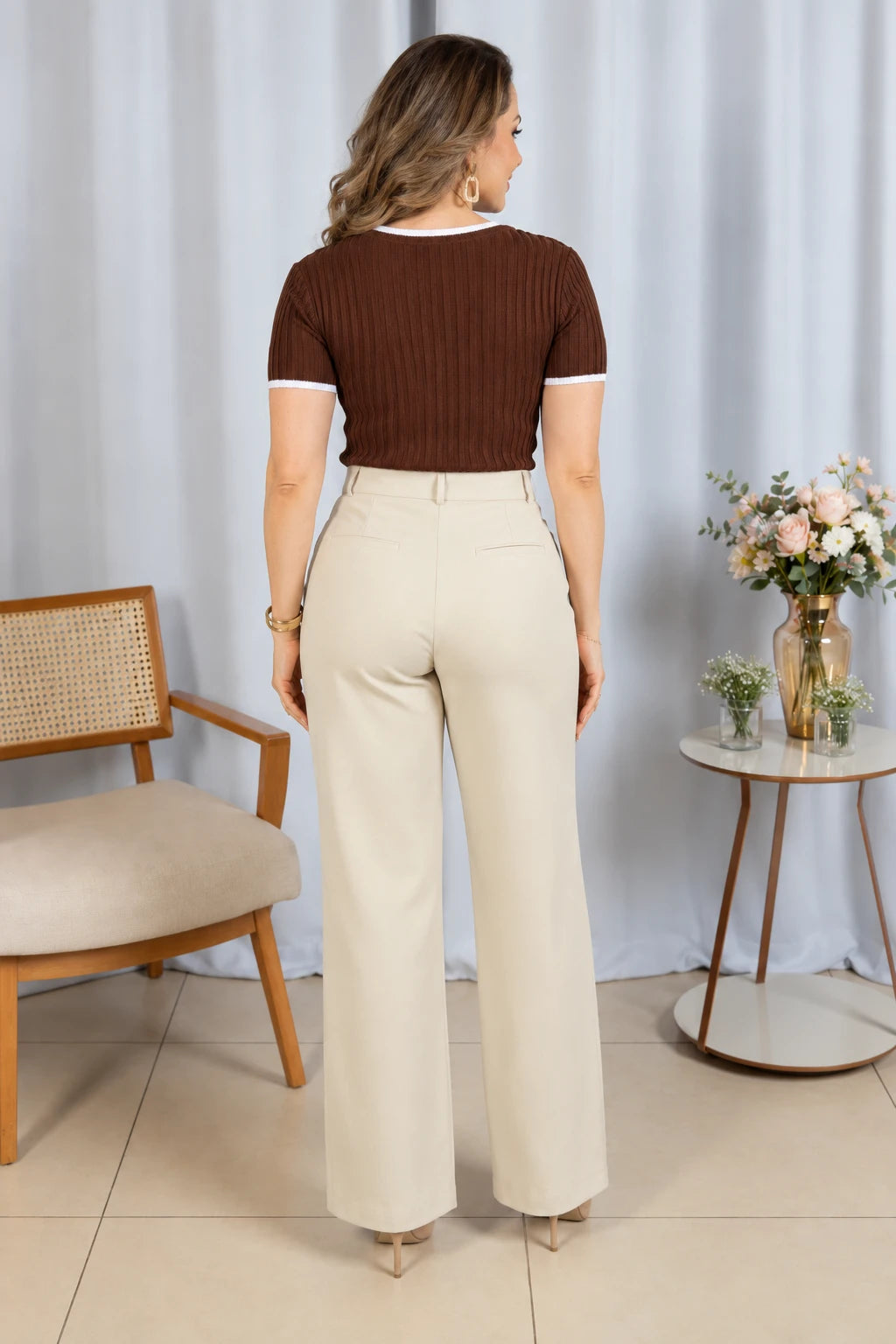 Blusa que Estica Detalhes Contrastantes Alessia Marrom - detalhe