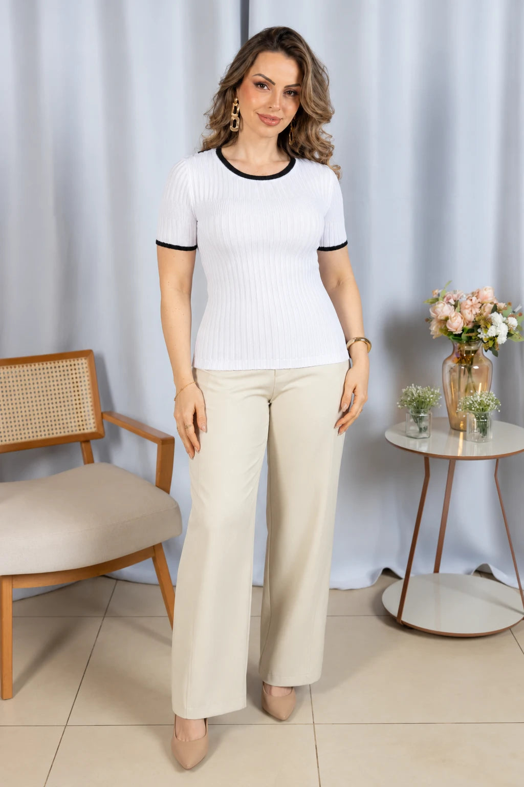 Blusa que Estica Detalhes Contrastantes Alessia Branca - adicional 2