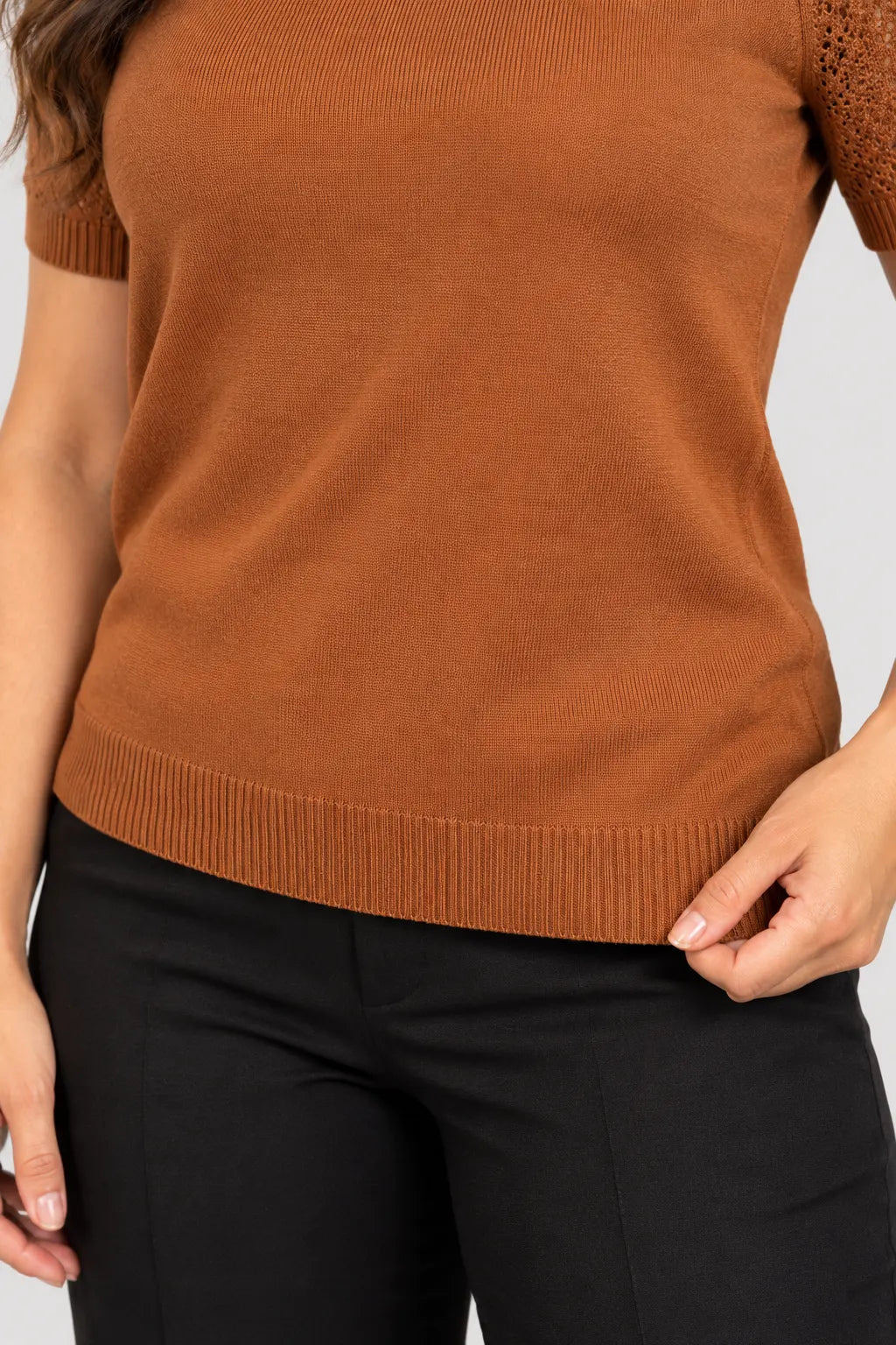 Blusa Manga Curta Modal Renda Efeito Crochê Jordana Caramelo