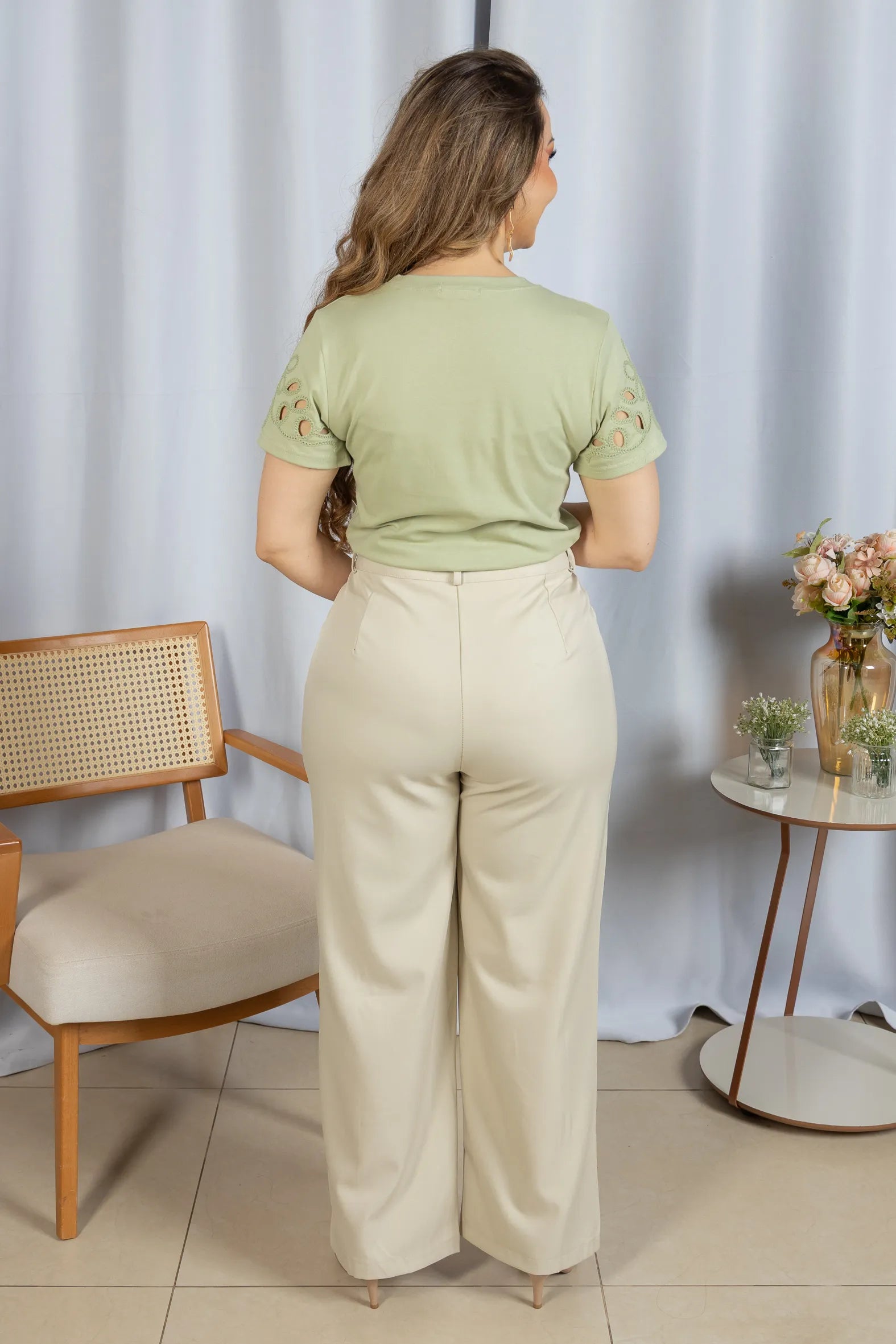Blusa Confortável em Cotton Lycra com Manga Vazada Paula Verde - costas