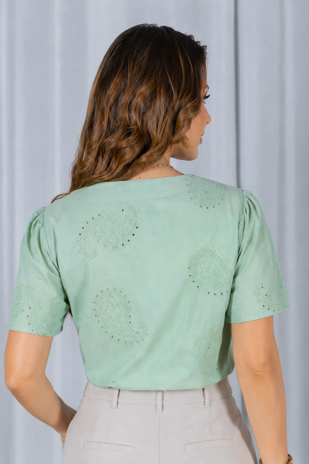 Blusa Laise com Decote "V" Emanuelle Verde