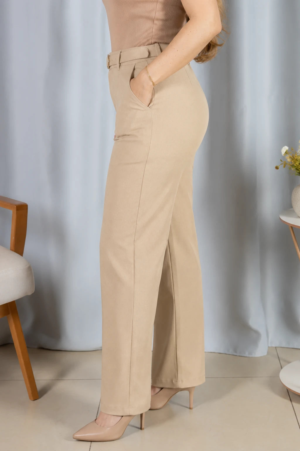 Calça Alfaiataria com Cinto Emma Caqui