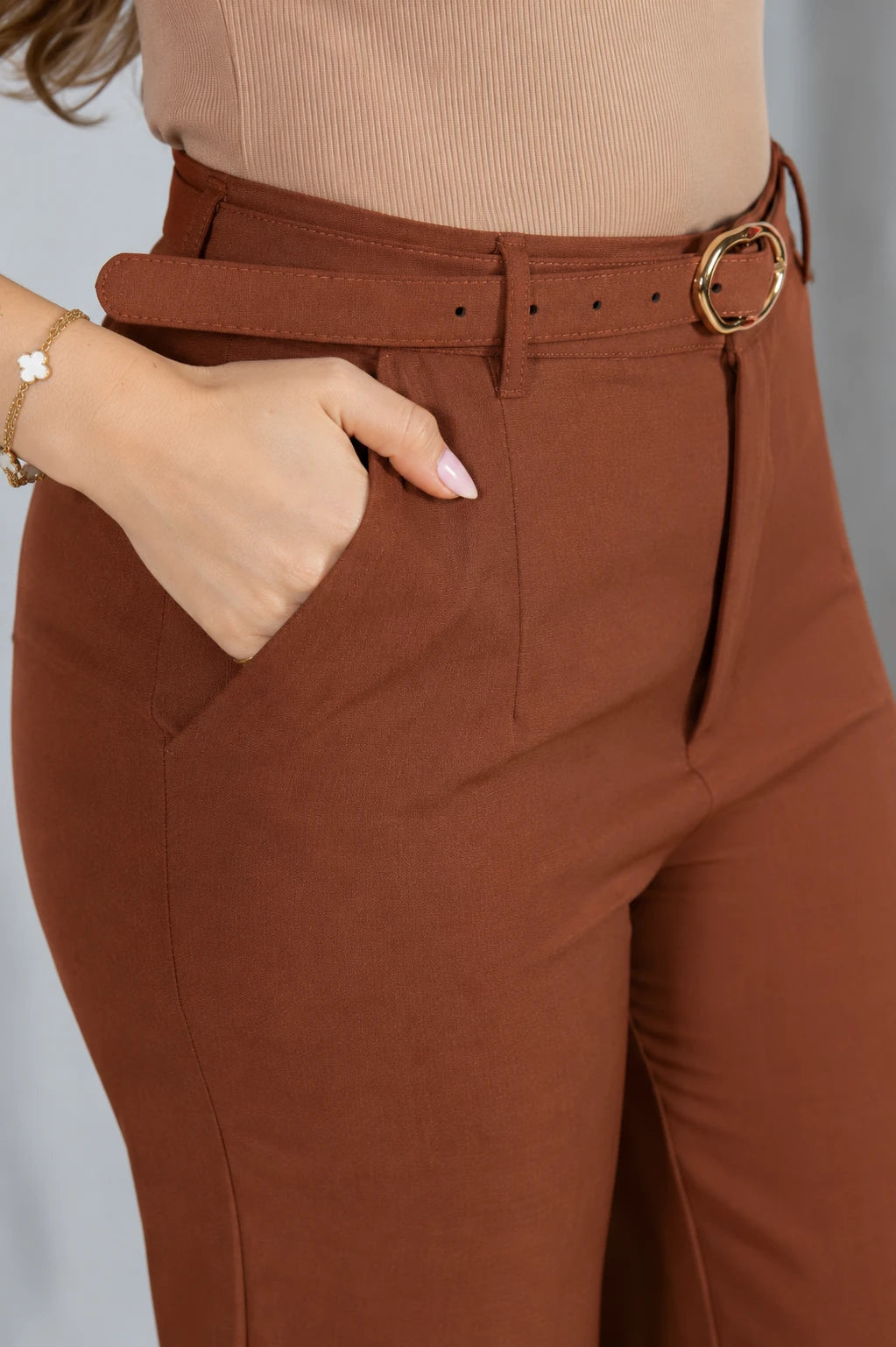 Calça Alfaiataria com Cinto Emma Marrom