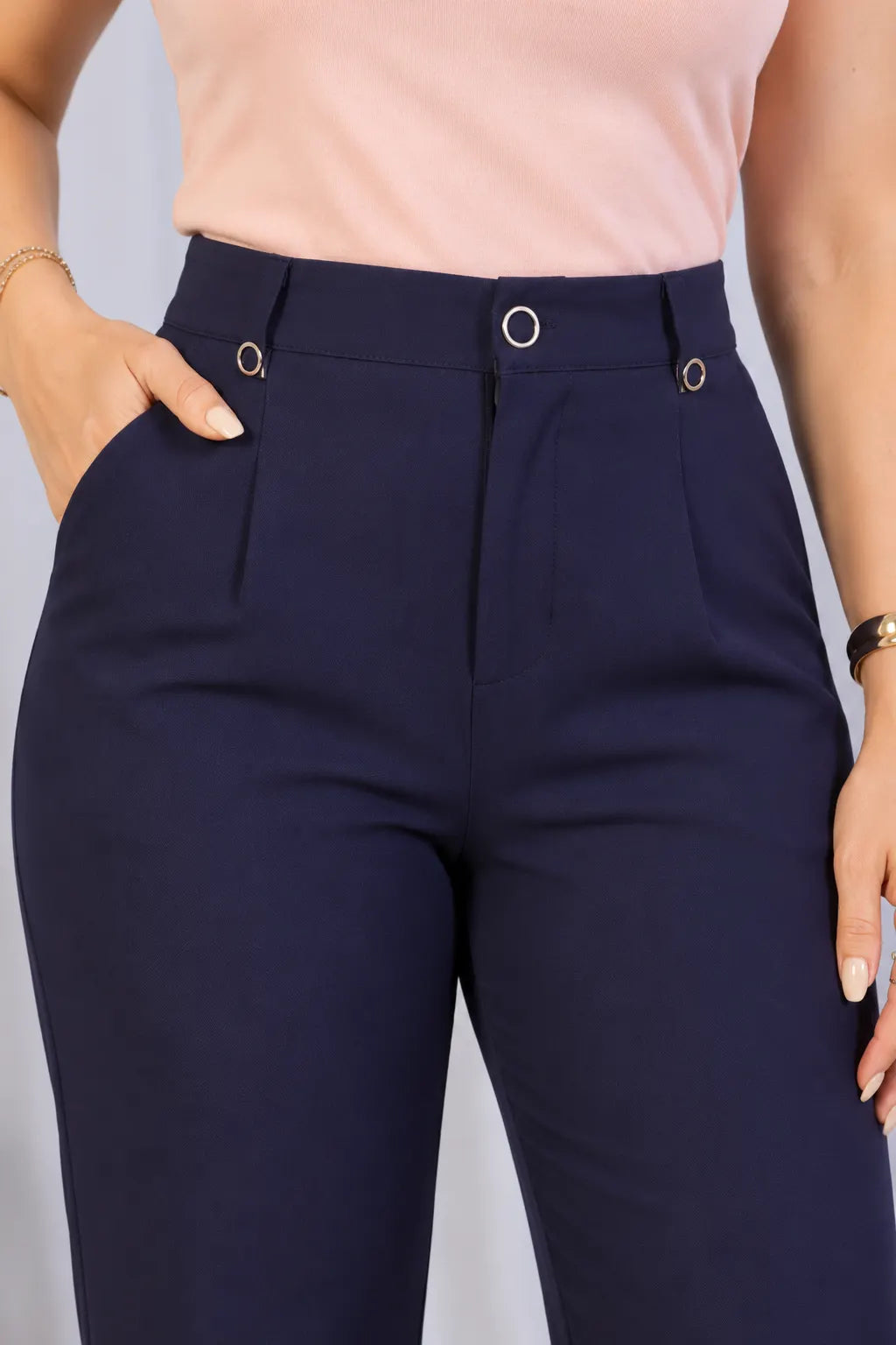 Calça em Alfaiataria com Passador Detalhado Fabíola Azul Marinho