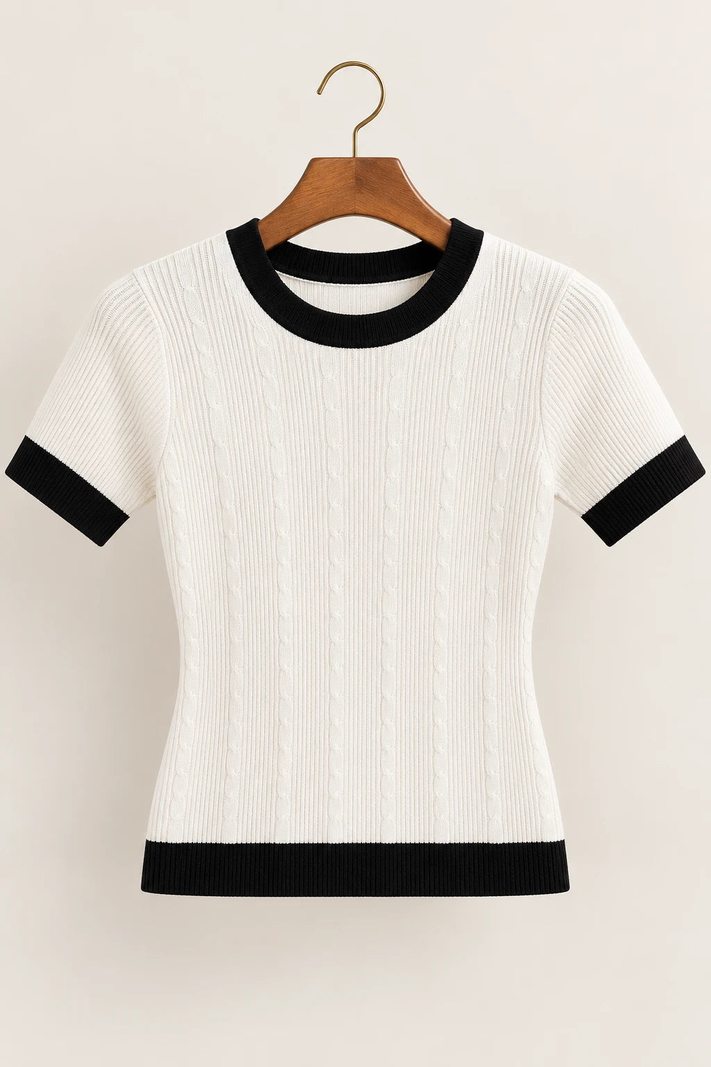 Blusa Leve com Detalhes Contrastantes Fernanda Branca
