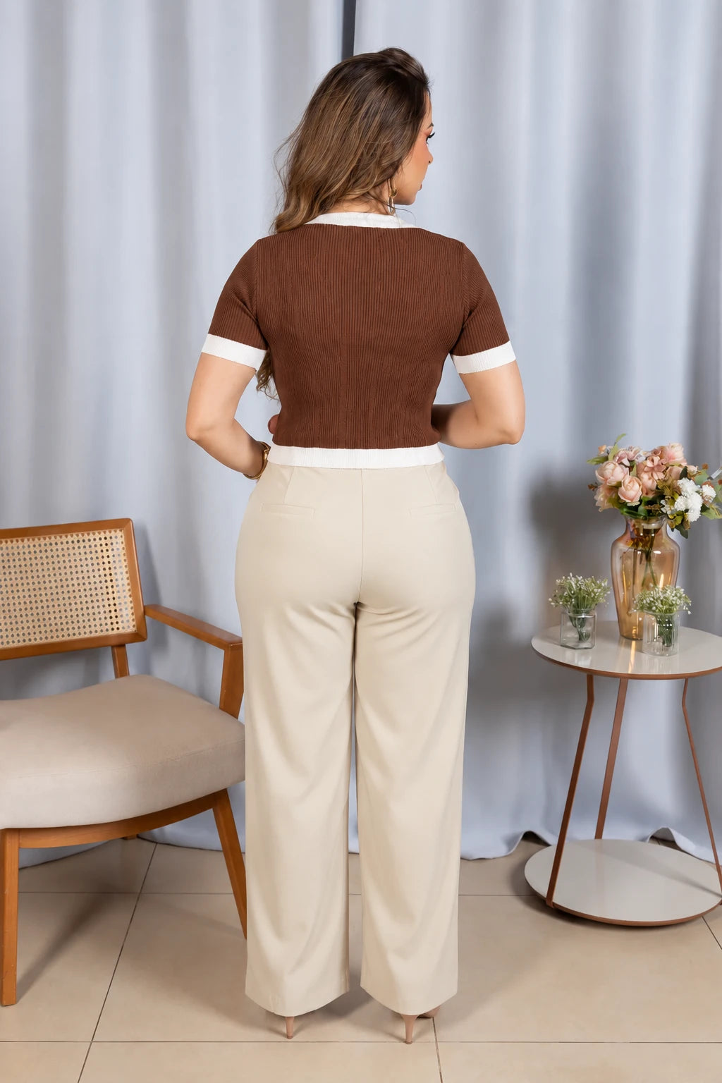 Blusa Leve com Detalhes Contrastantes Fernanda Marrom
