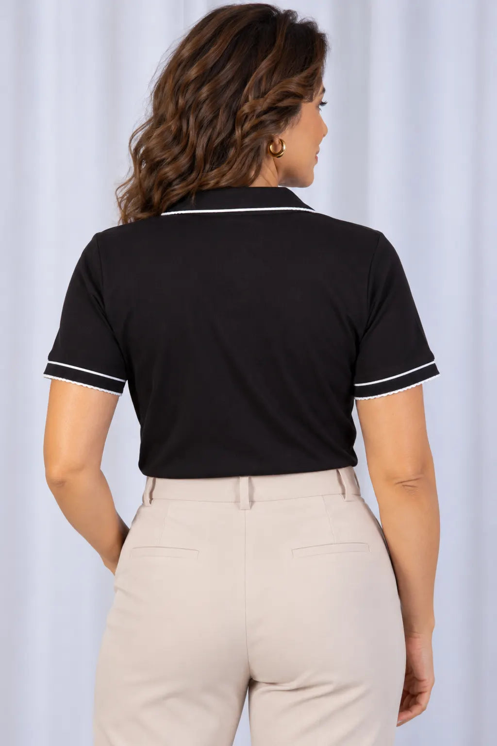 Blusa Manga Curta em Cotton Lycra com Gola Camisa Ilana Preta