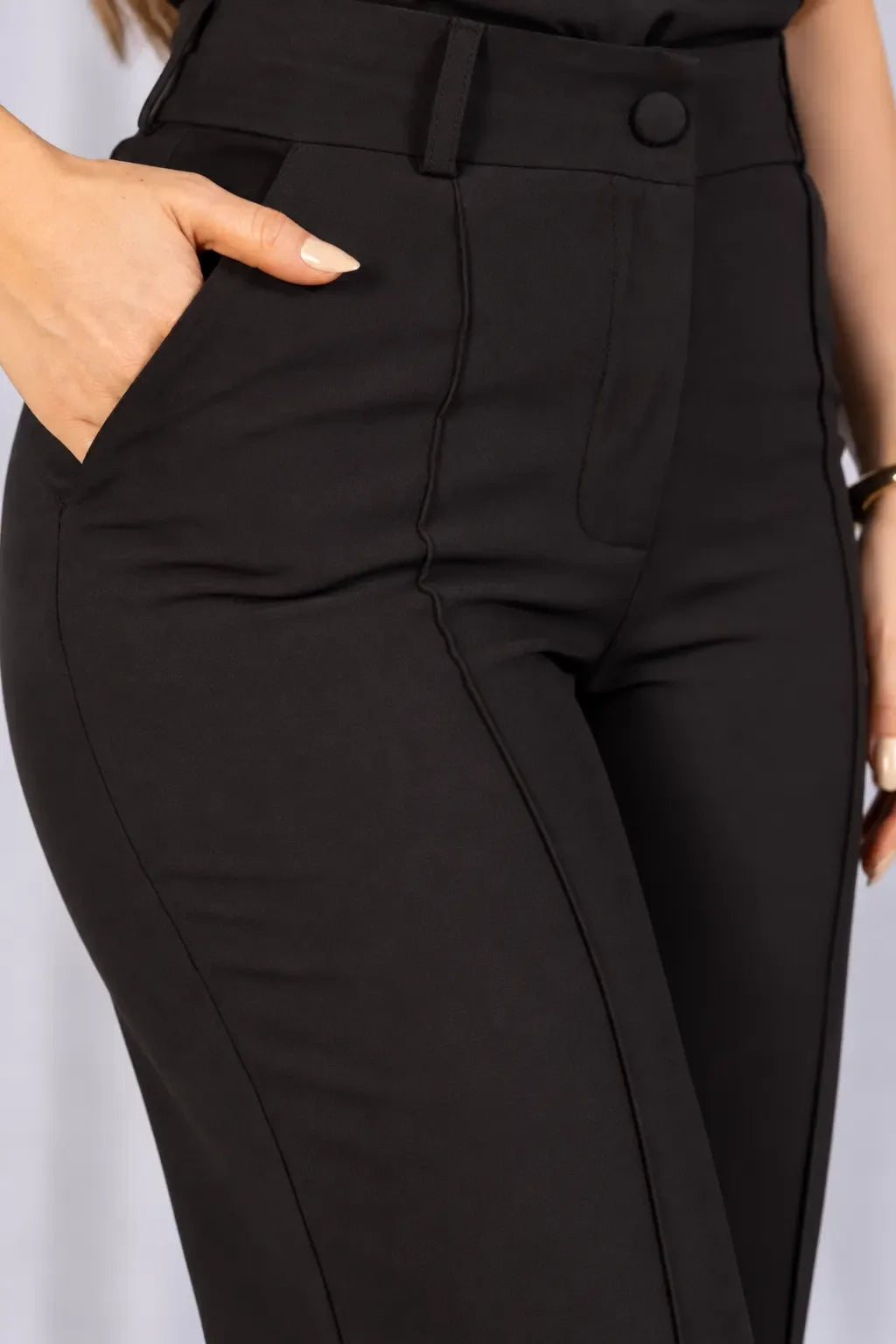 Calça Corte Reto em Crepe Confort Juliane Preta