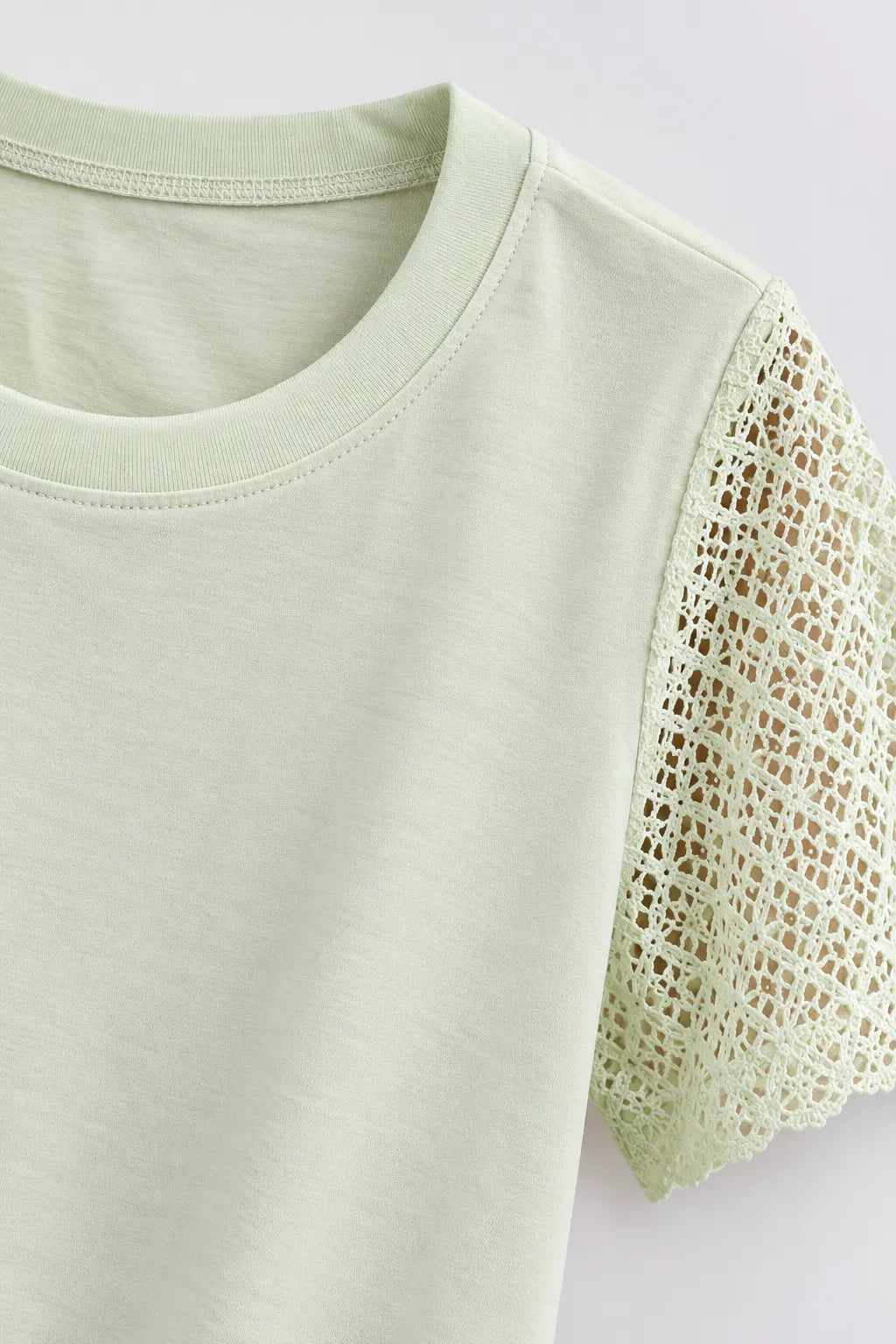 Blusa em Cotton Lycra com Manga em Renda Efeito Crochê Madalena Verde — madalena verde (2).webp