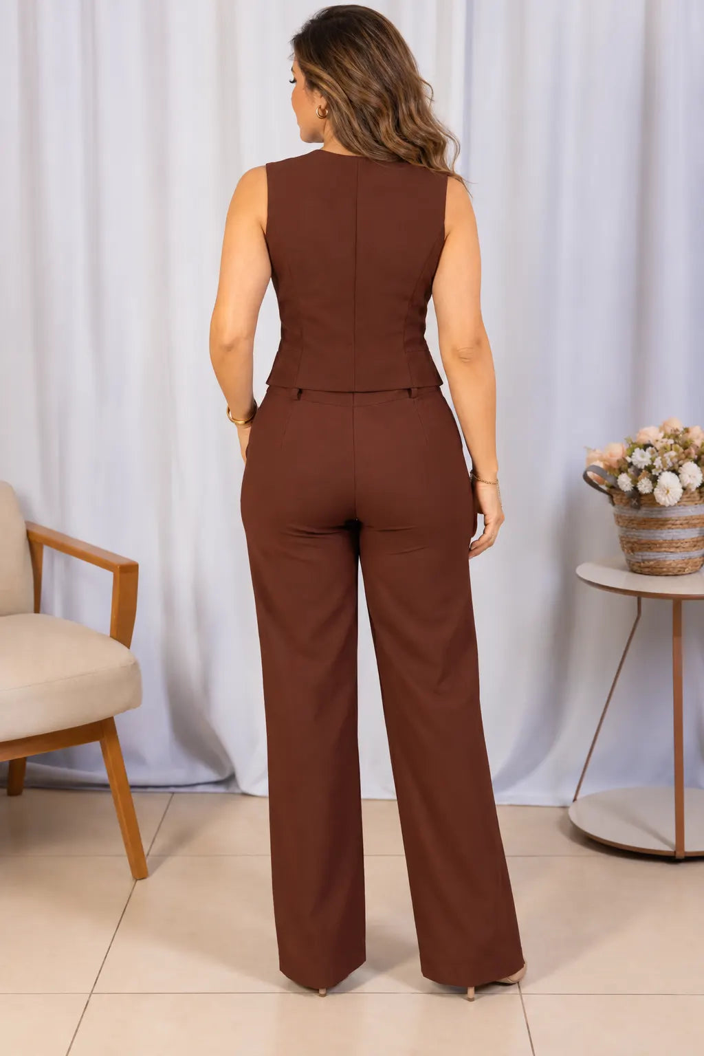 Calça Corte Reto em Crepe Confort Juliane Marrom