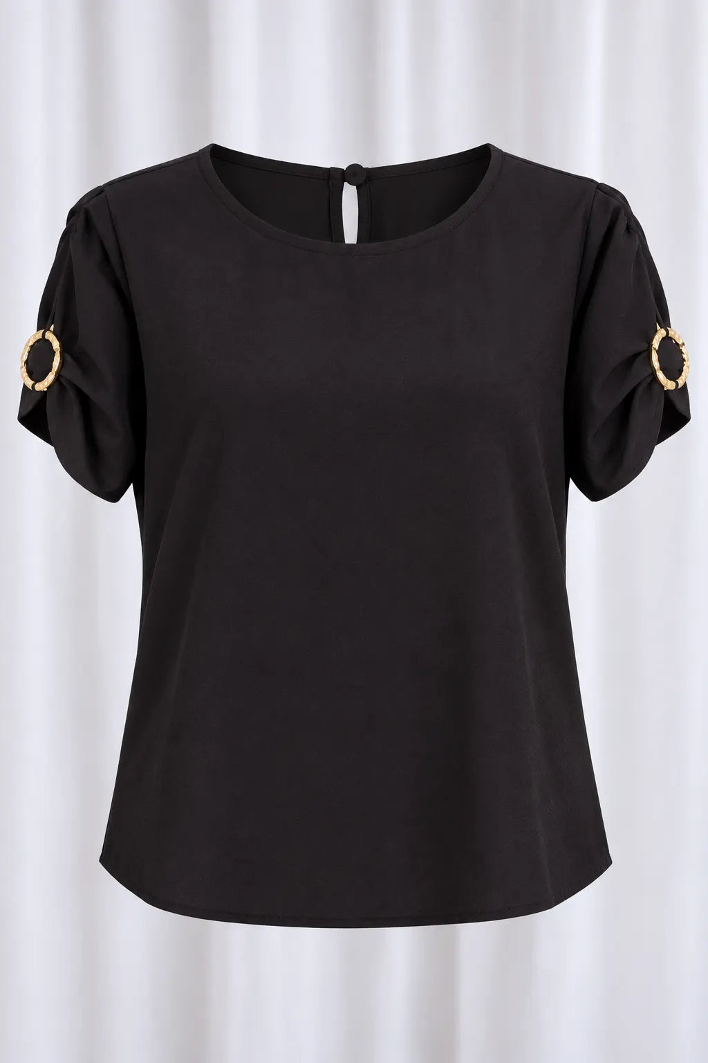 Blusa Manga Curta em Crepe Classic com Broche na Manga Nádia Preta — nadia preta (9).webp
