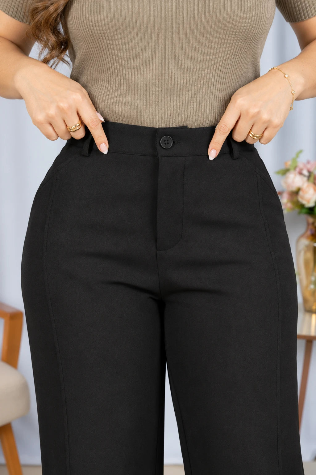 Calça Alfaiataria Corte Reto Friso Joyce Preta