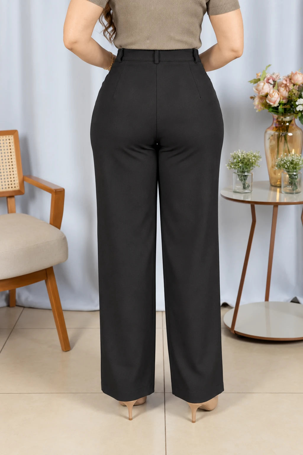 Calça Alfaiataria Corte Reto Friso Joyce Preta