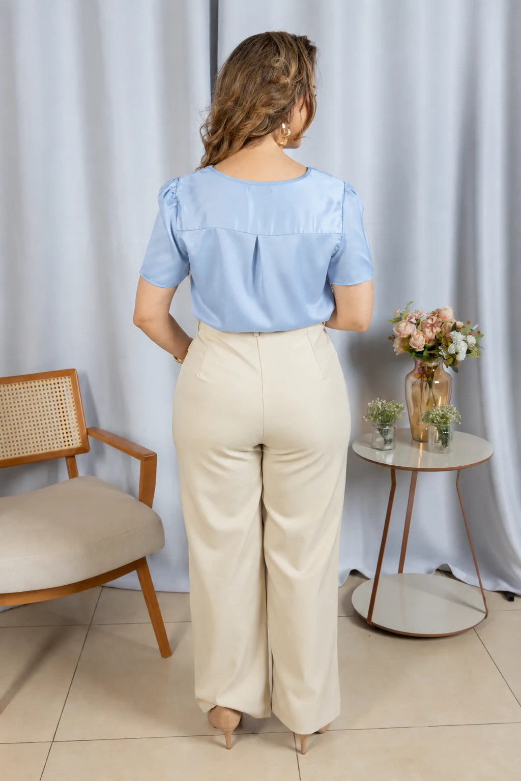Blusa Manga Curta Poly Silk Detalhe Colo Lauane Azul