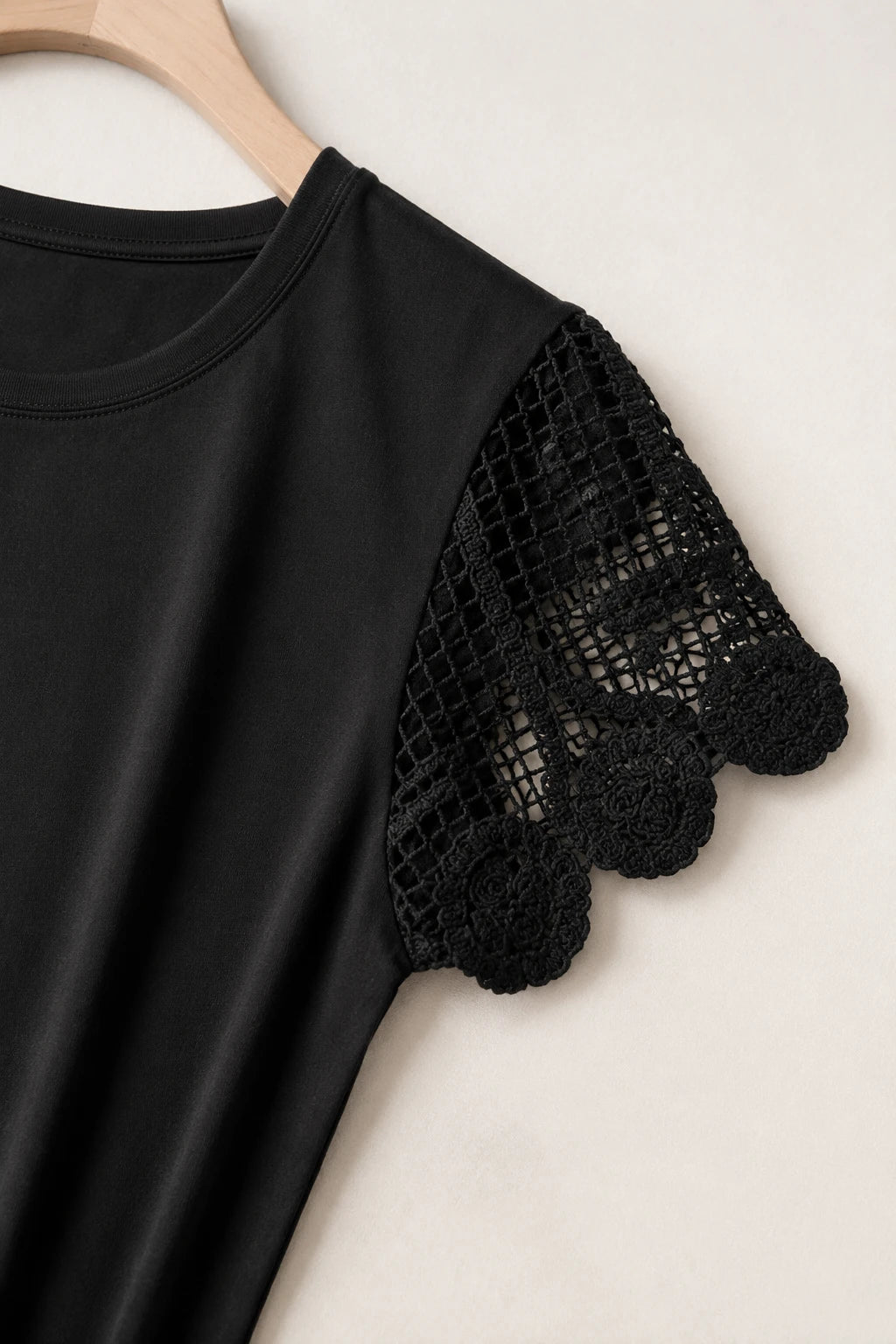Blusa Cotton Lycra com Detalhe em Crochê Lidia Preta