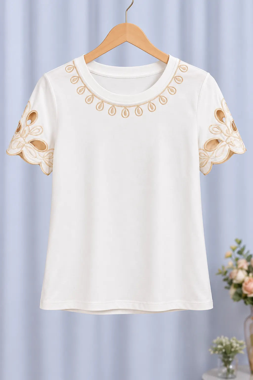 Blusa Confortável em Cotton Lycra com Bordados e Manga Vazada Ligia Branca