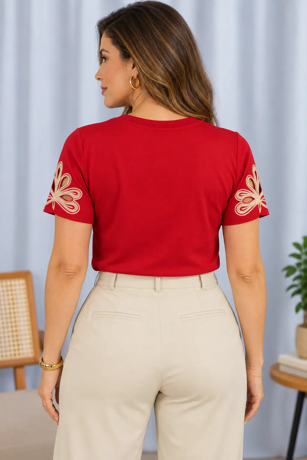 Blusa Confortável em Cotton Lycra com Bordados e Manga Vazada Ligia Vermelha