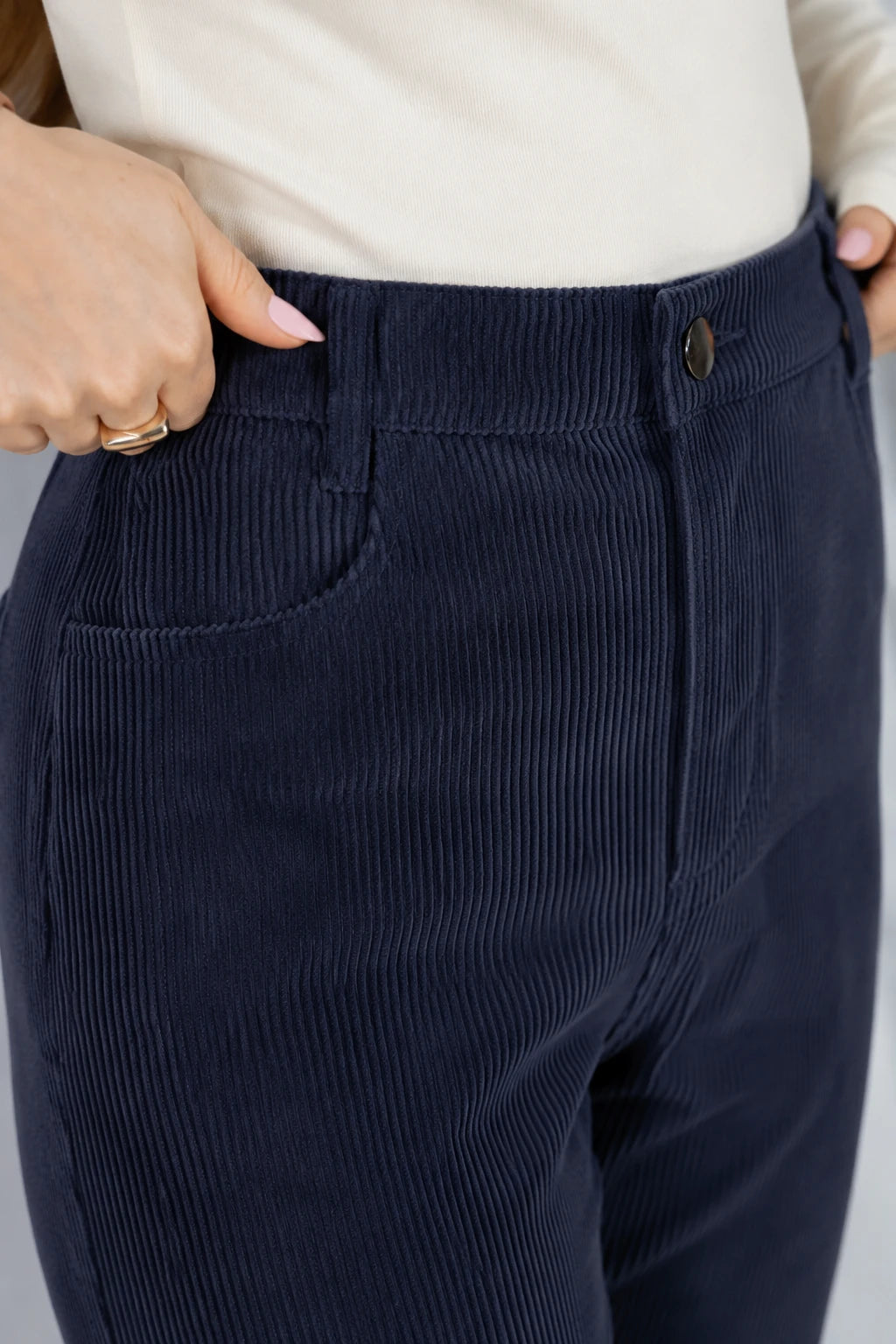 Calça Cotelê Corte Reto Lupita Azul Marinho