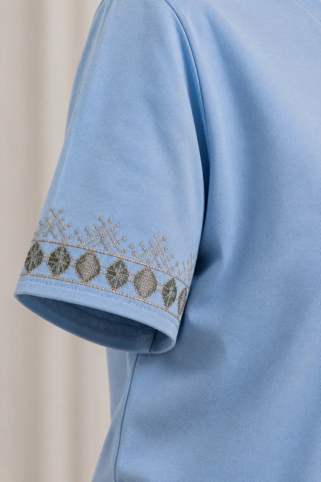 Blusa Cotton Lycra com Bordado Delicado Mariana Azul