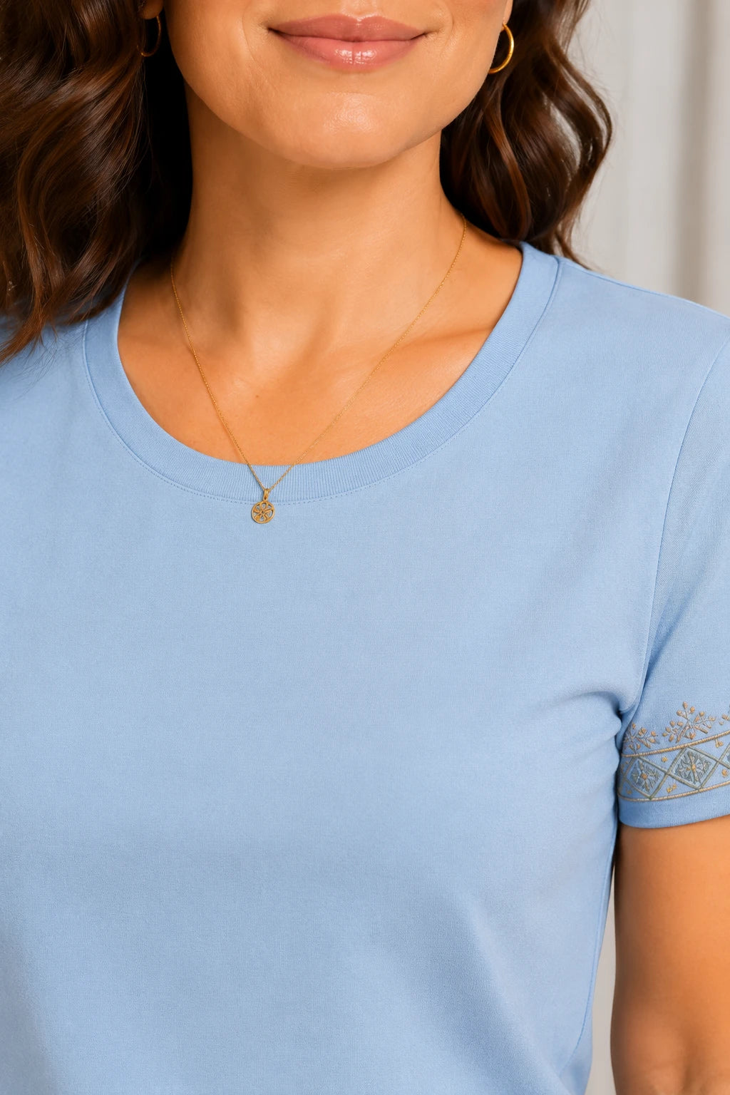 Blusa Cotton Lycra com Bordado Delicado Mariana Azul