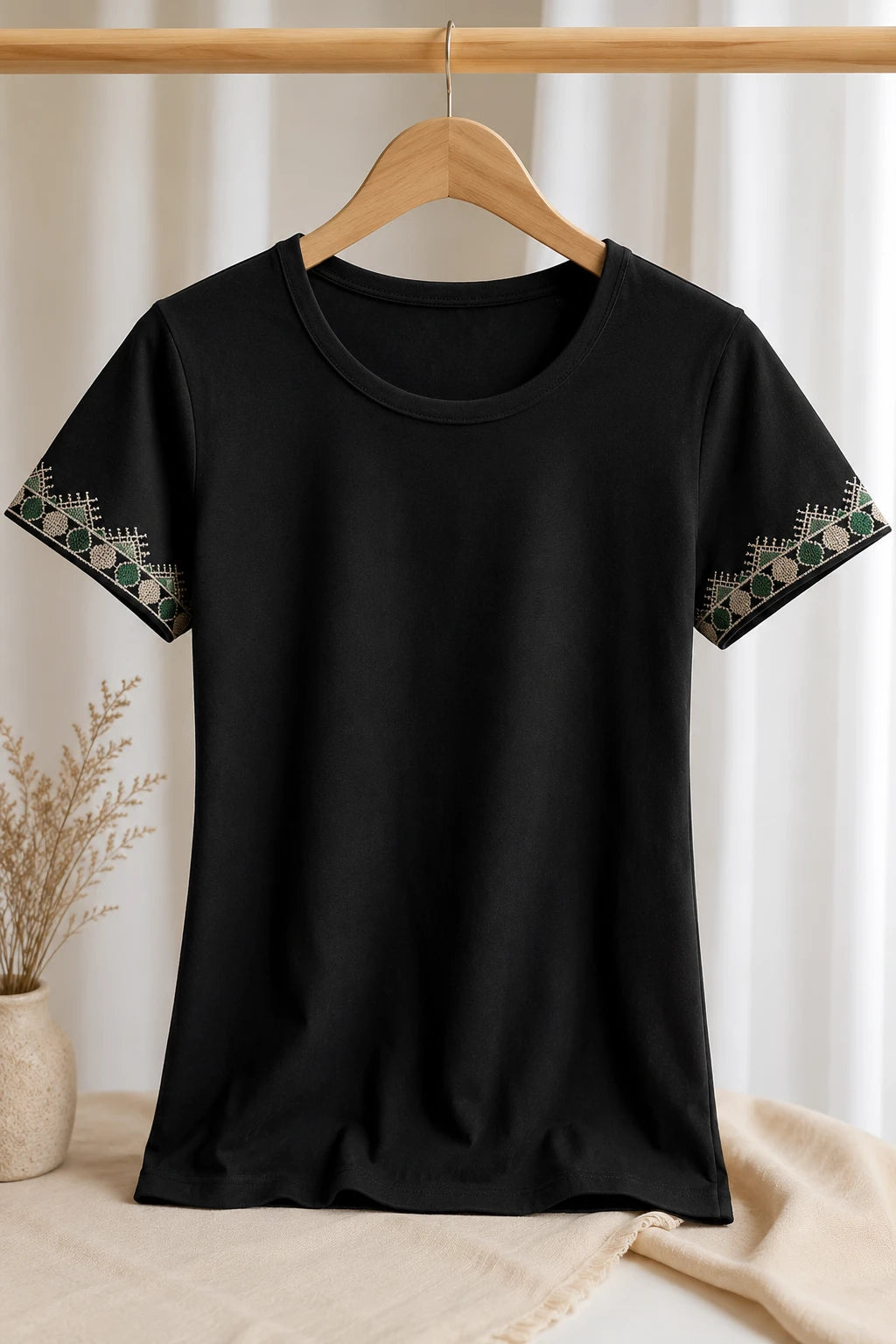 Blusa Cotton Lycra com Bordado Delicado Mariana Preta
