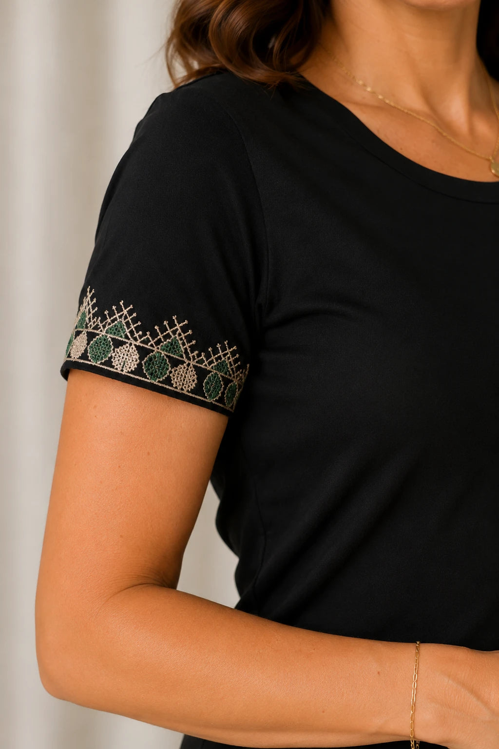 Blusa Cotton Lycra com Bordado Delicado Mariana Preta