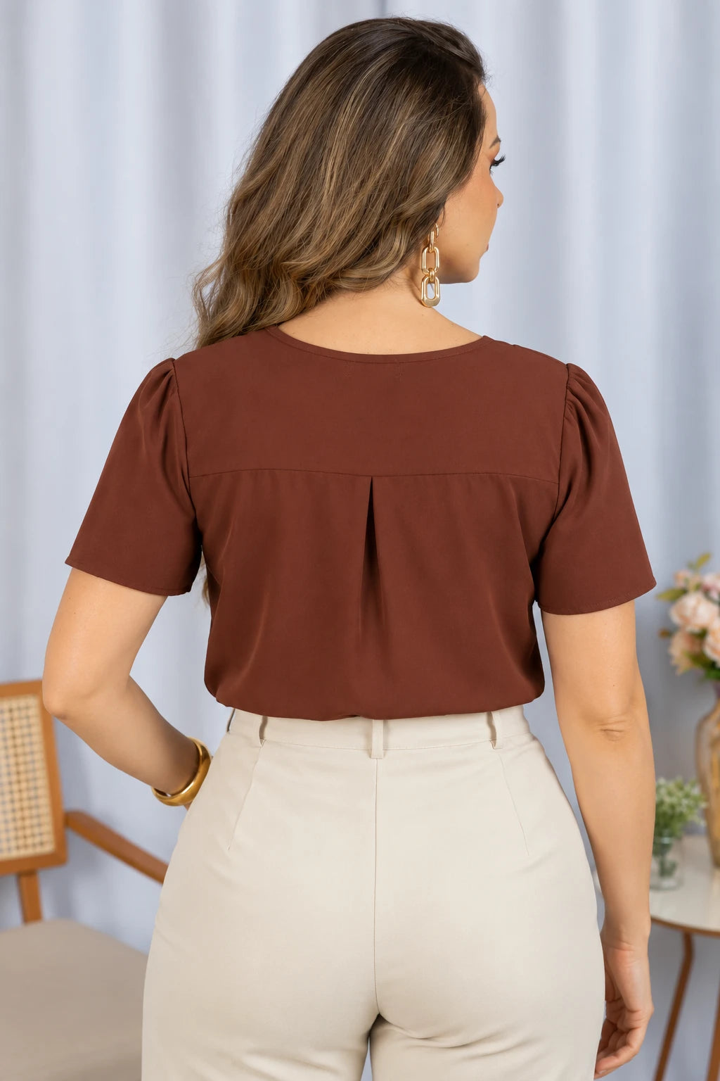 Blusa Em Crepe Classic Detalhe Botão Natani Marrom