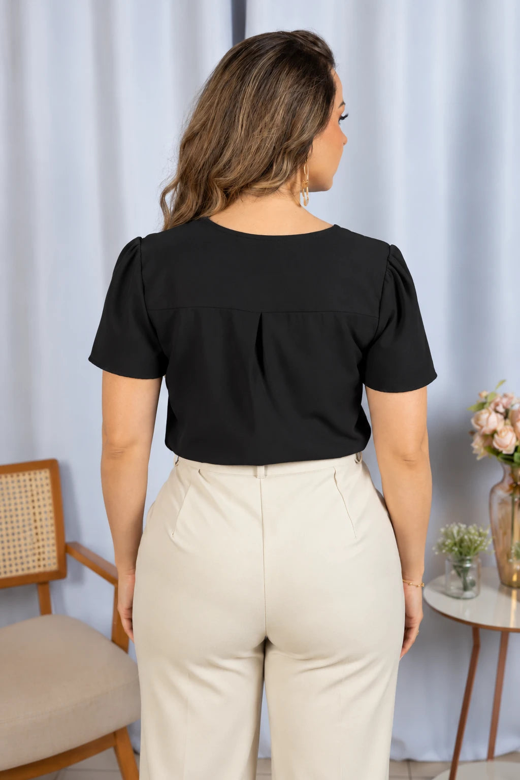 Blusa Em Crepe Classic Detalhe Botão Natani Preta
