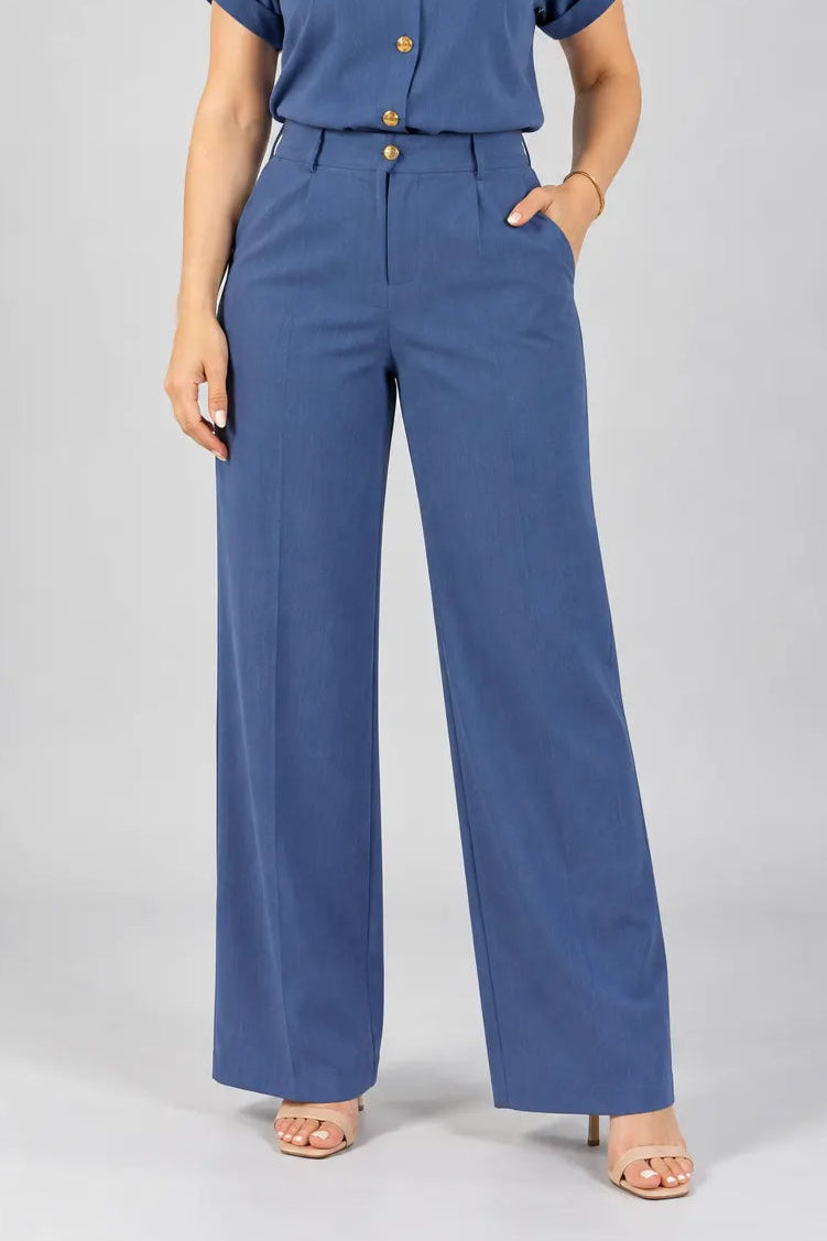 Calça em Crepe Confort com Botão Dourado Penélope Azul
