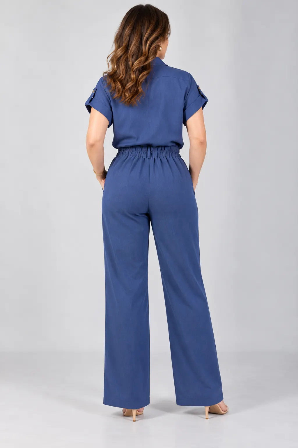 Calça em Crepe Confort com Botão Dourado Penélope Azul