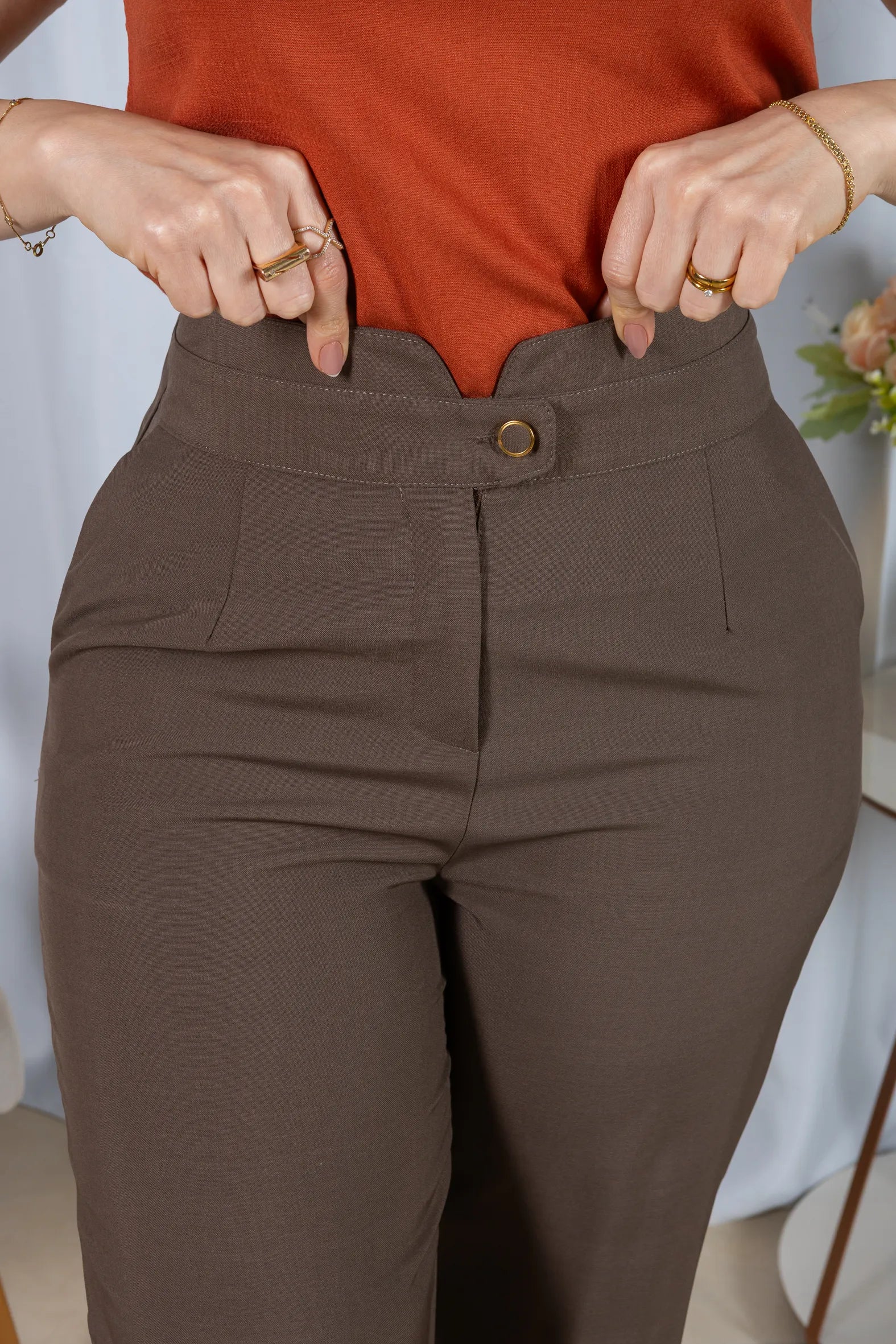 Calça Corte Reto Cós Alto Luciana Marrom Oliva