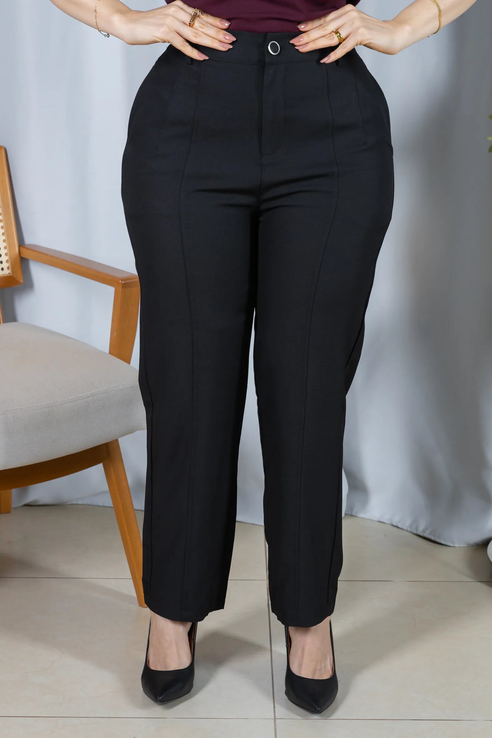 Calça Corte Reto com Friso e Cós em Elástico Alice Preta