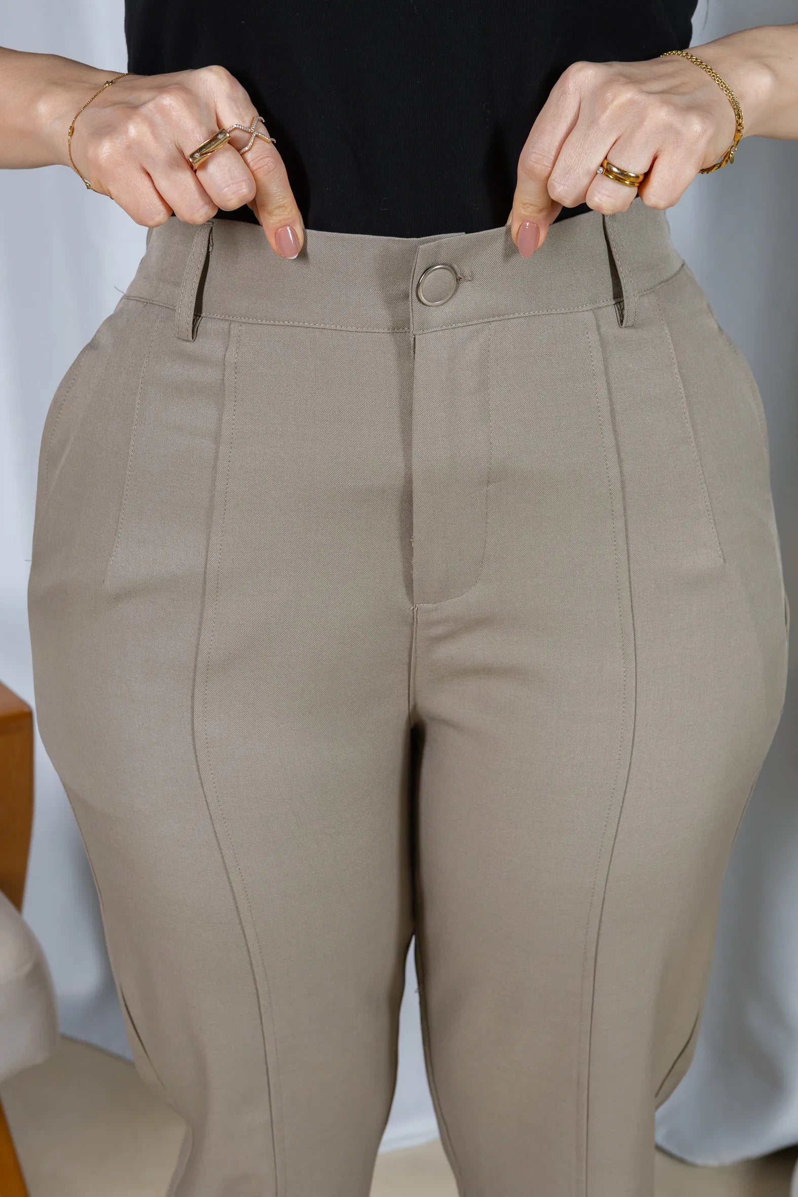 Calça Corte Reto com Friso e Cós em Elástico Alice Verde