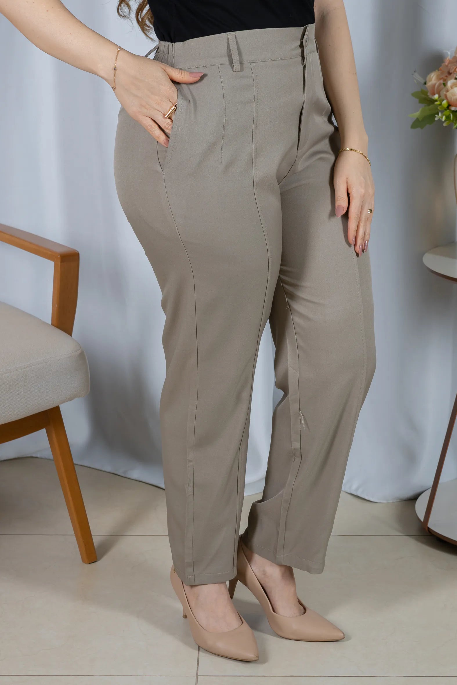 Calça Corte Reto com Friso e Cós em Elástico Alice Verde