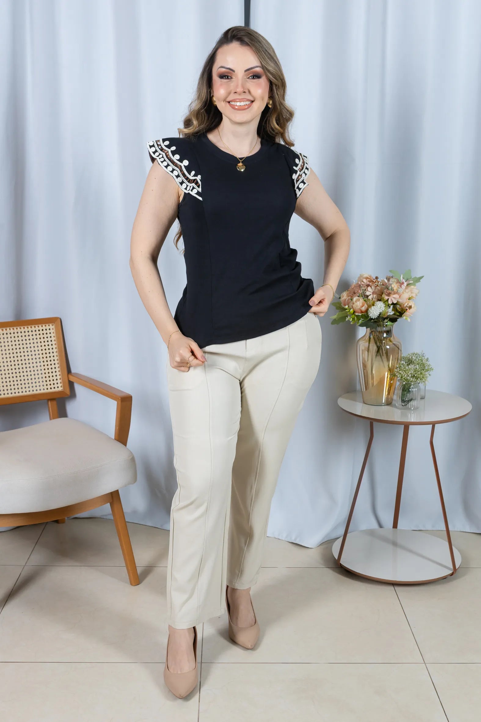 Blusa Cotton Lycra Muscle com Bordado Delicado Laís Preta