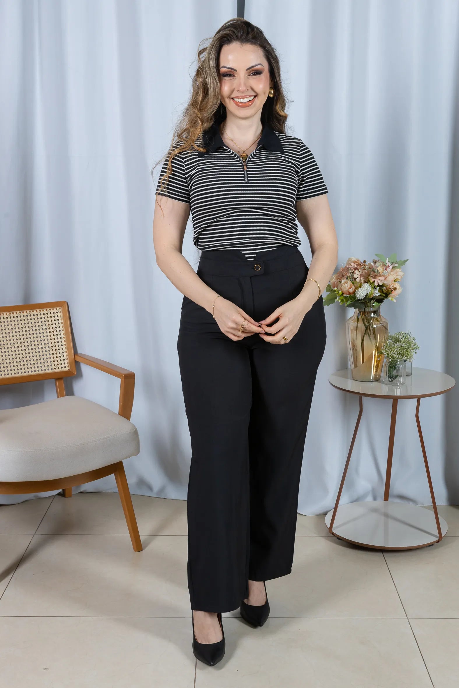 Blusa Modal Listrada com Gola Camisa Melinda Preta