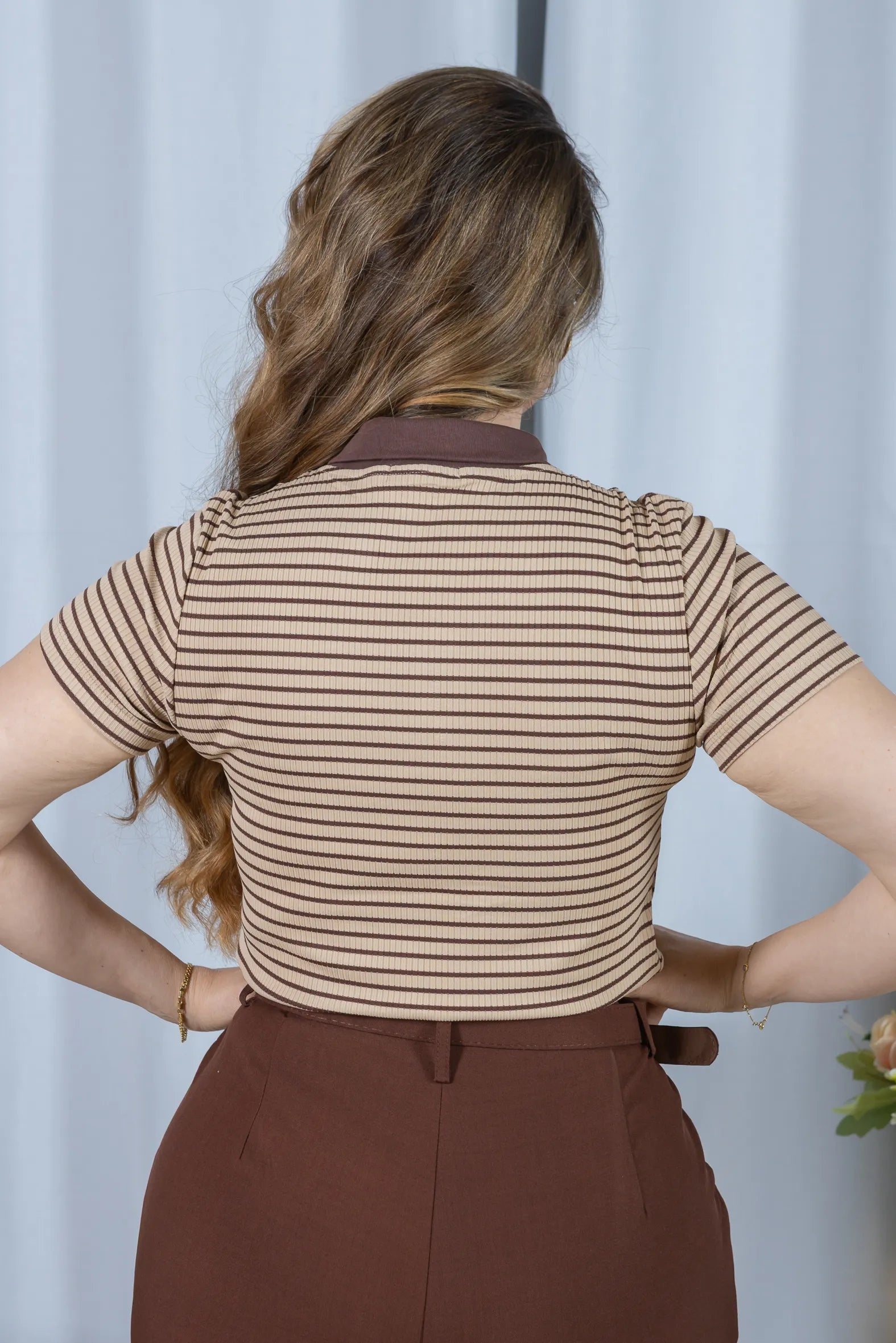 Blusa Modal Listrada com Gola Camisa Melinda Marrom