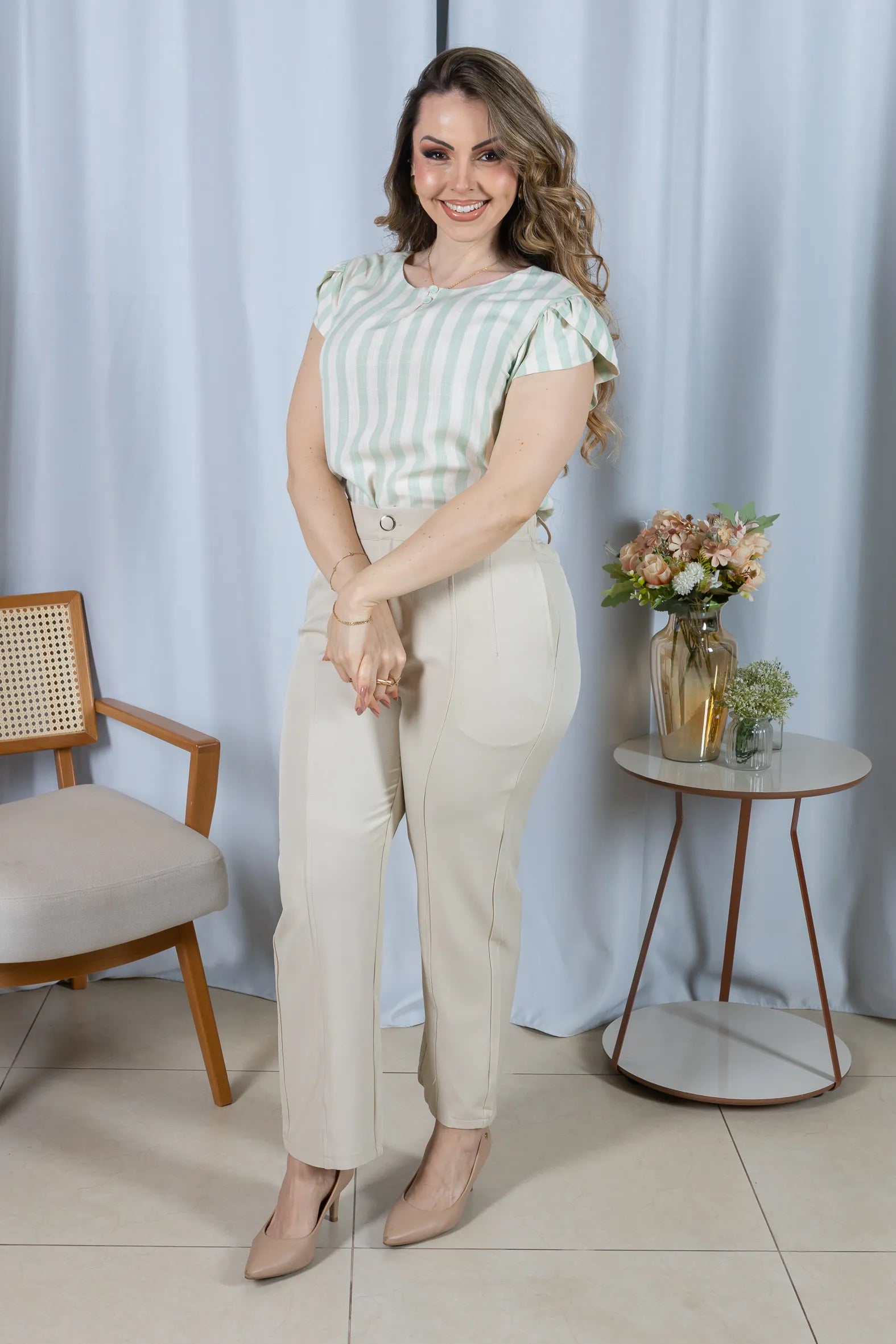 Blusa Transpassada em Visco Rustic Listrada Adriana Verde
