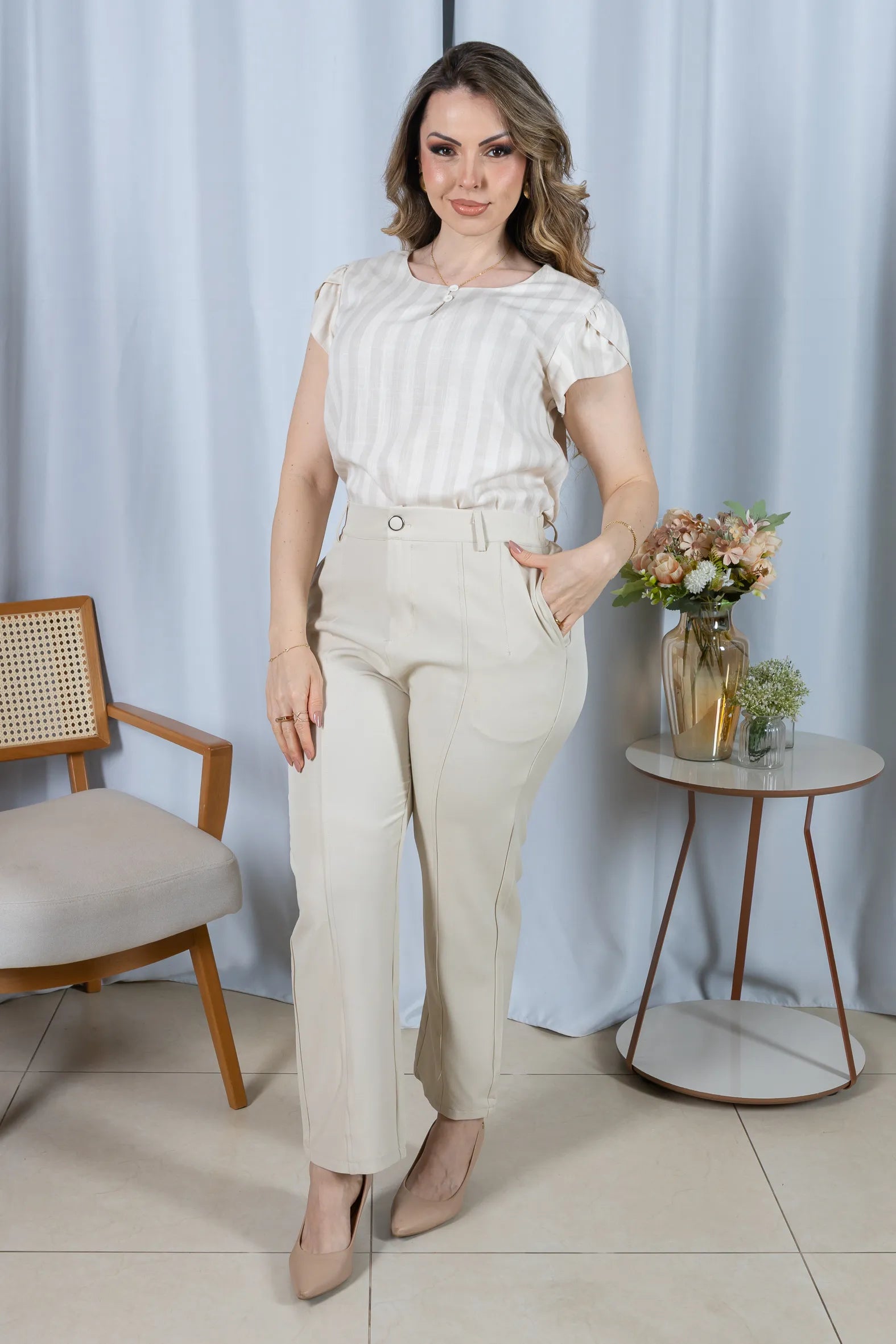 Blusa Transpassada em Visco Rustic Listrada Adriana Creme
