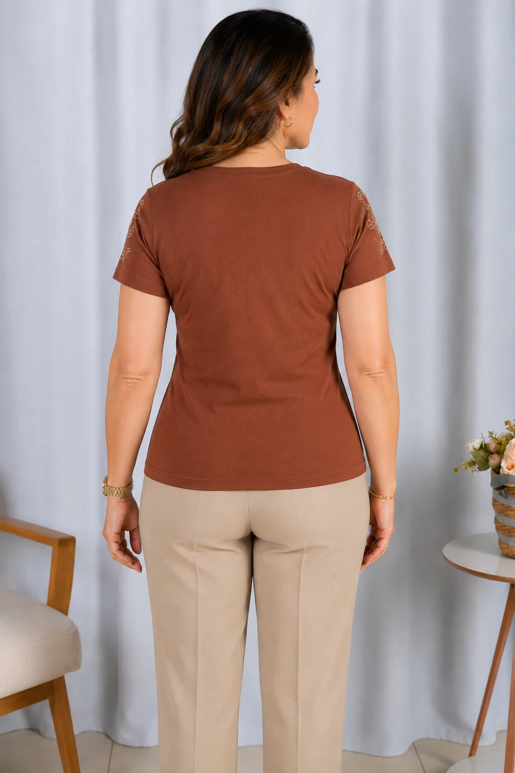 Blusa Cotton Lycra com Bordado Delicado Sabrina Marrom