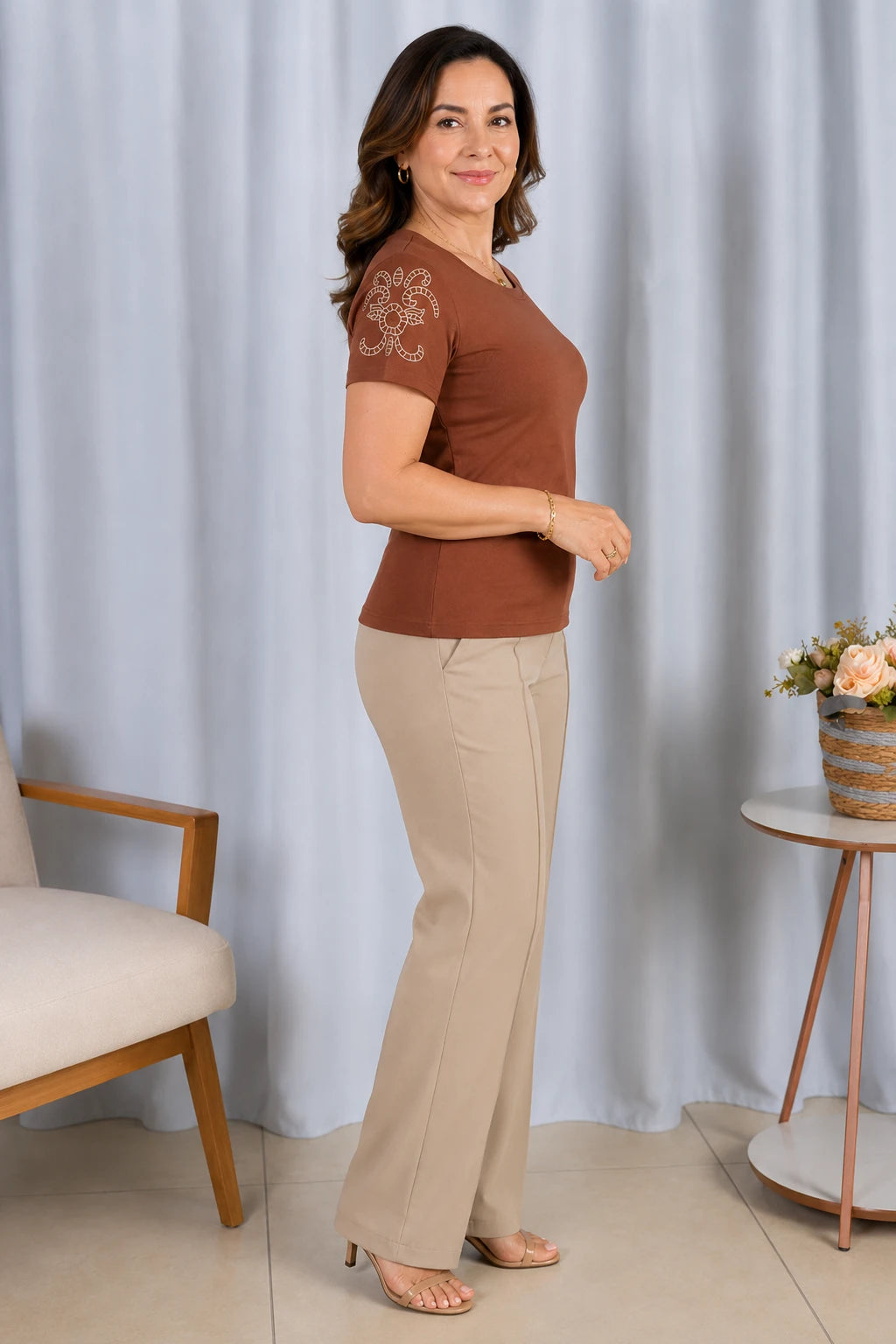 Blusa Cotton Lycra com Bordado Delicado Sabrina Marrom