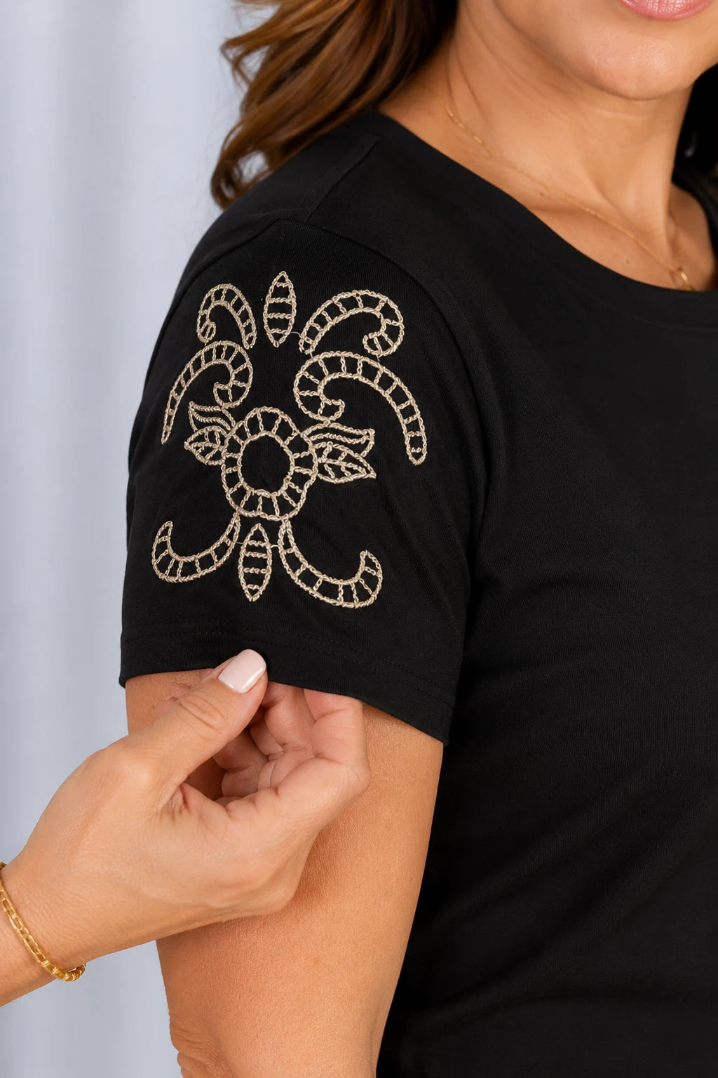 Blusa Cotton Lycra com Bordado Delicado Sabrina Preta
