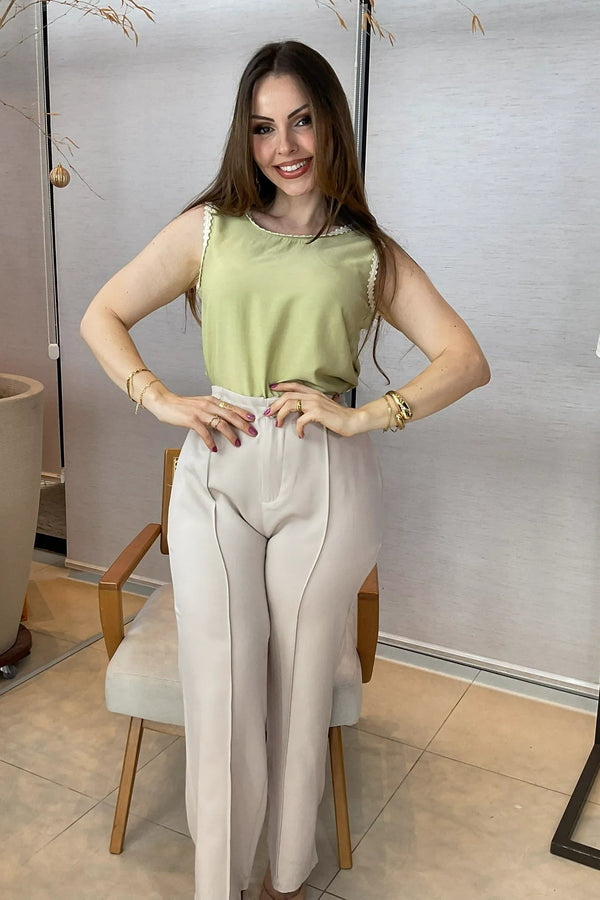 Conjunto: Regata Detalhe Acabamento Bordado Visco Brise Selma Verde + Calça Pantalona Alfaiataria Botão Encapado Margareth Creme