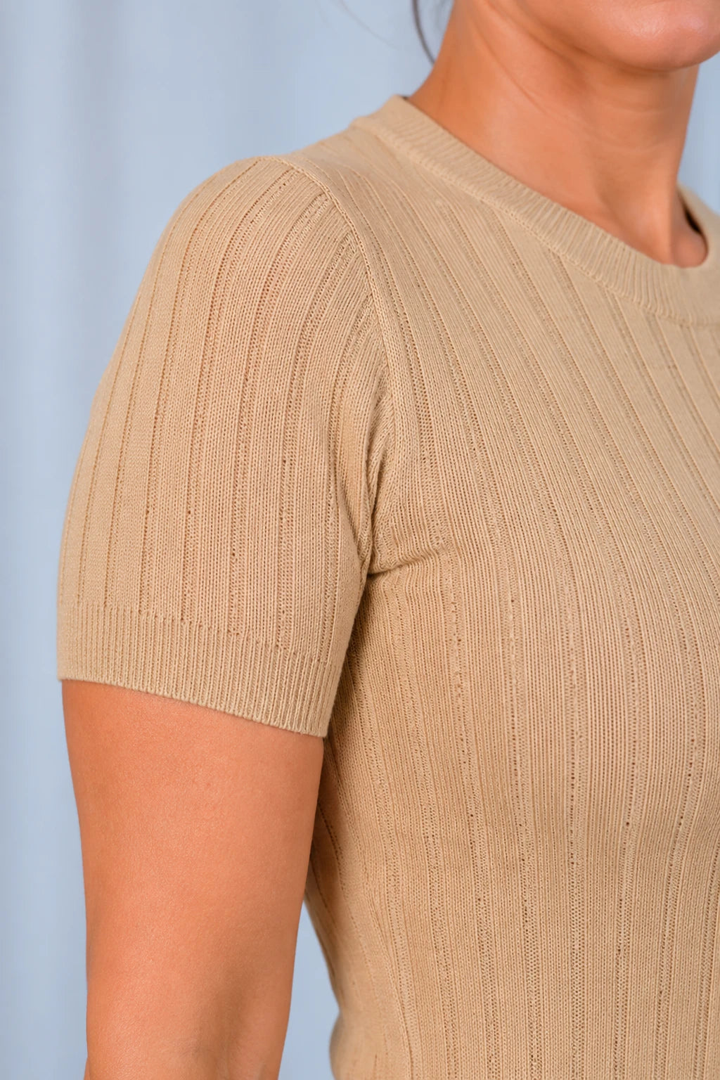 Blusa Manga Curta em Modal Canelado com Meia Gola Talita Bege