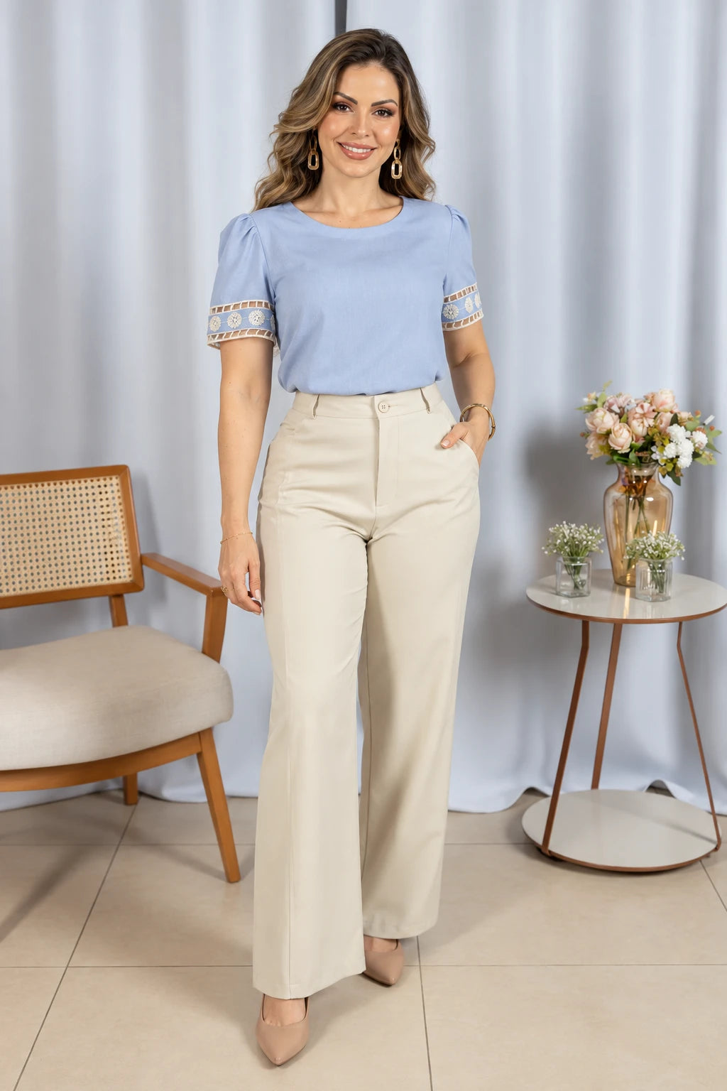 Blusa Manga Curta Em Viscose Bordado Entremeio Tamara Azul Claro