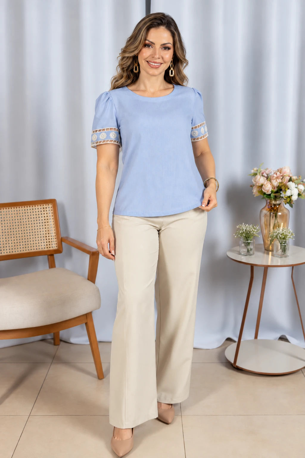 Blusa Manga Curta Em Viscose Bordado Entremeio Tamara Azul Claro