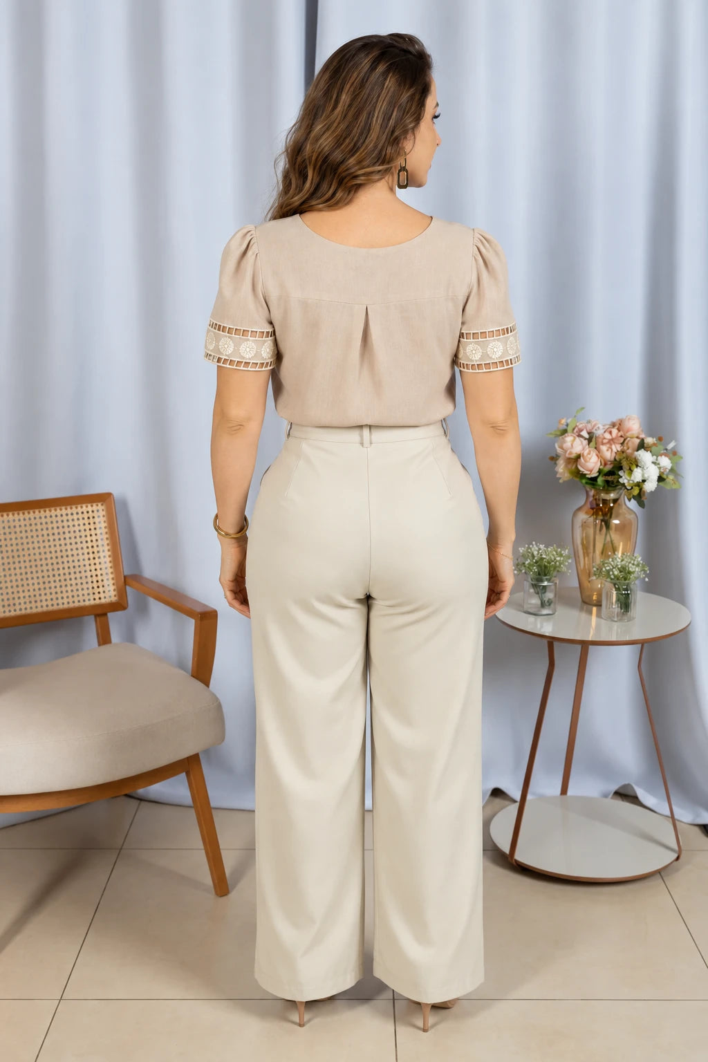 Blusa Manga Curta Em Viscose Bordado Entremeio Tamara Bege
