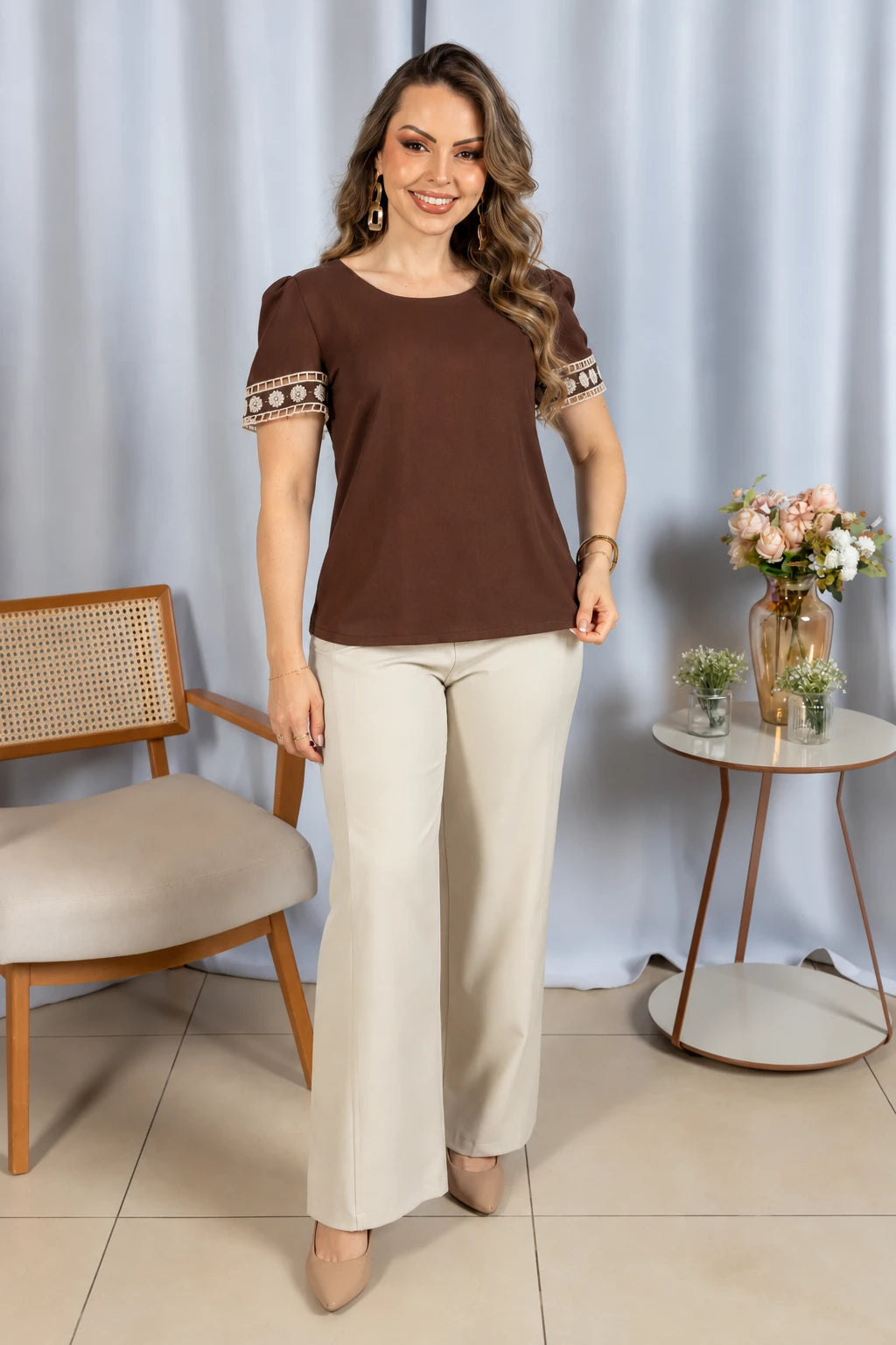 Blusa Manga Curta Em Viscose Bordado Entremeio Tamara Marrom