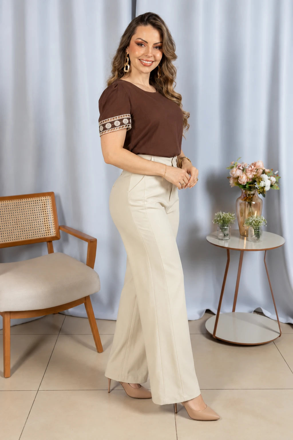 Blusa Manga Curta Em Viscose Bordado Entremeio Tamara Marrom