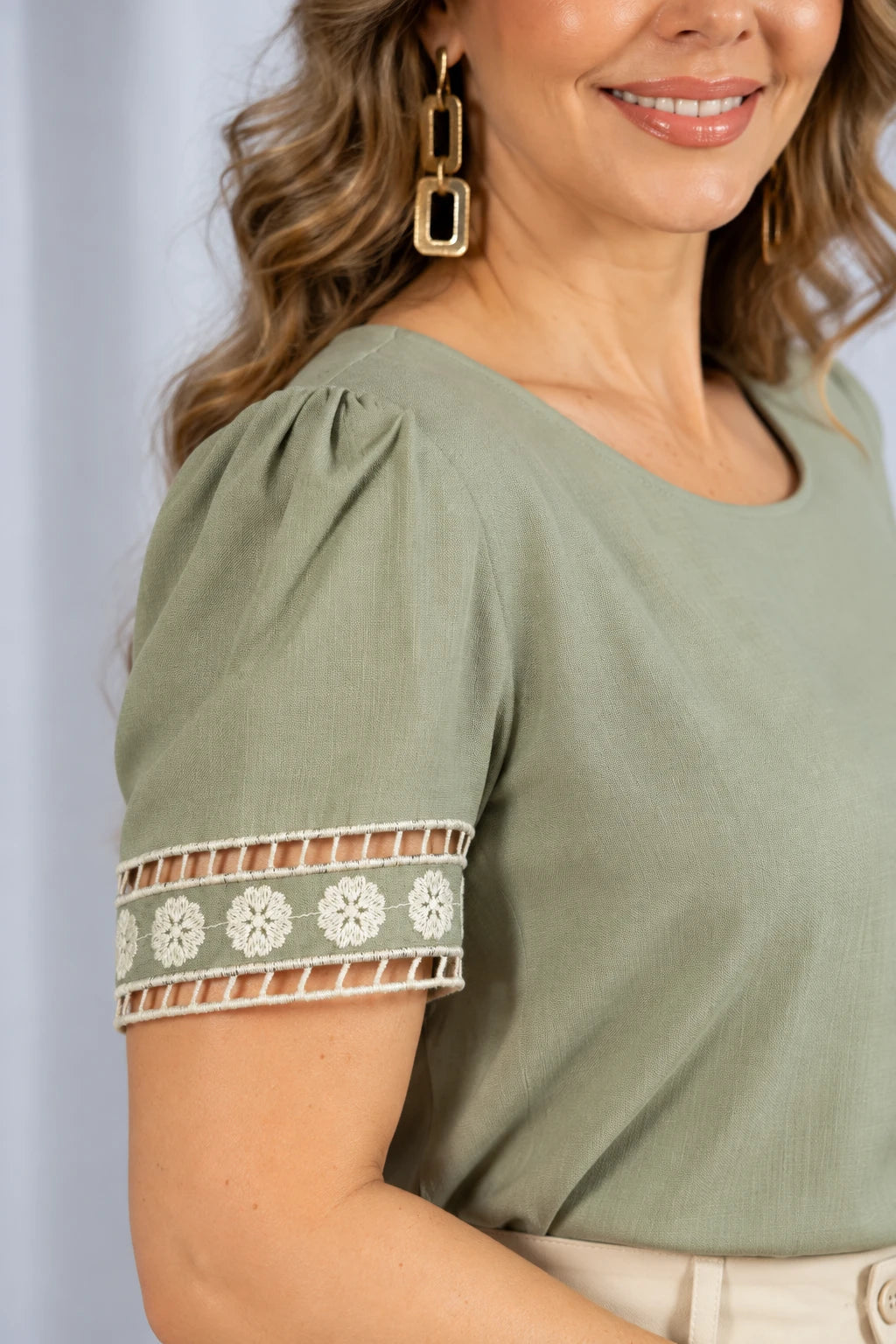 Blusa Manga Curta Em Viscose Bordado Entremeio Tamara Verde